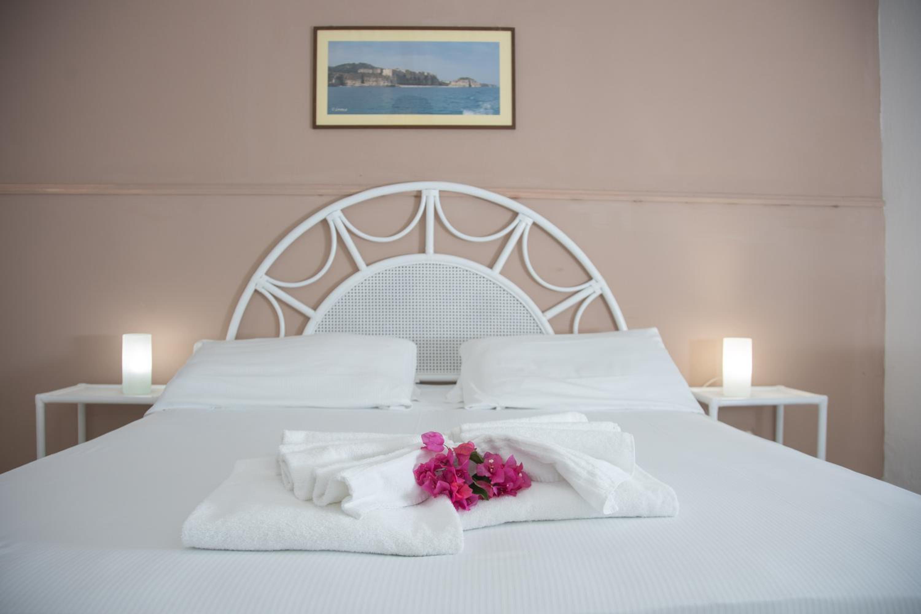 Standard Double Room - Photo 7