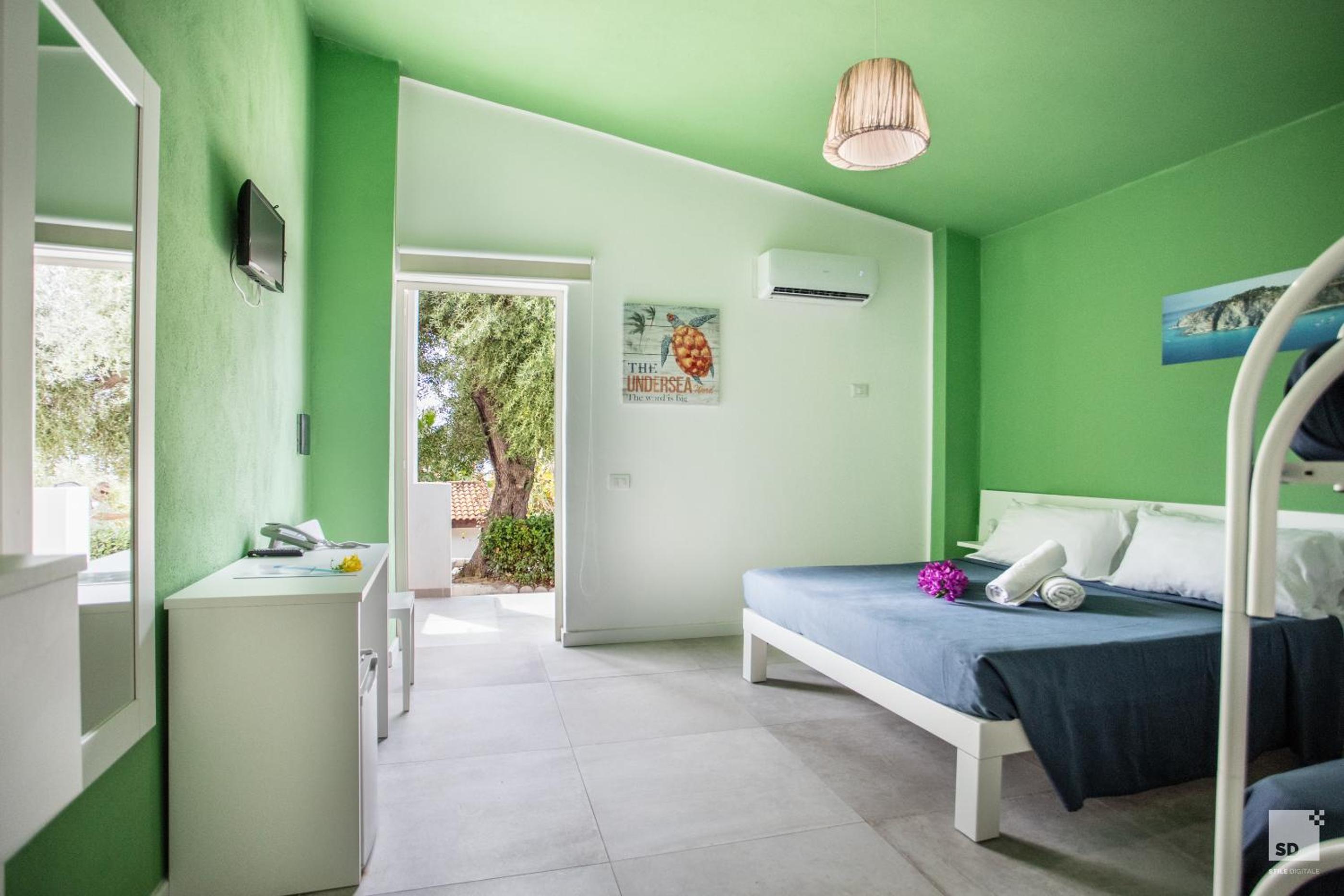 Classic Quadruple Room - Photo 3