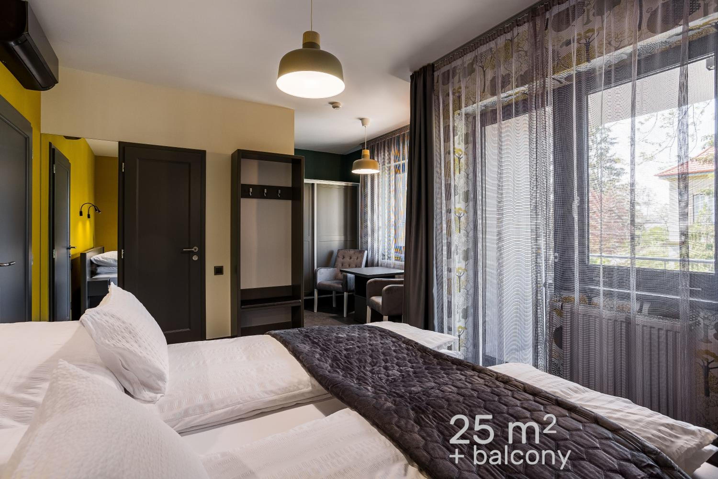 Queen Room with Balcony photo 2