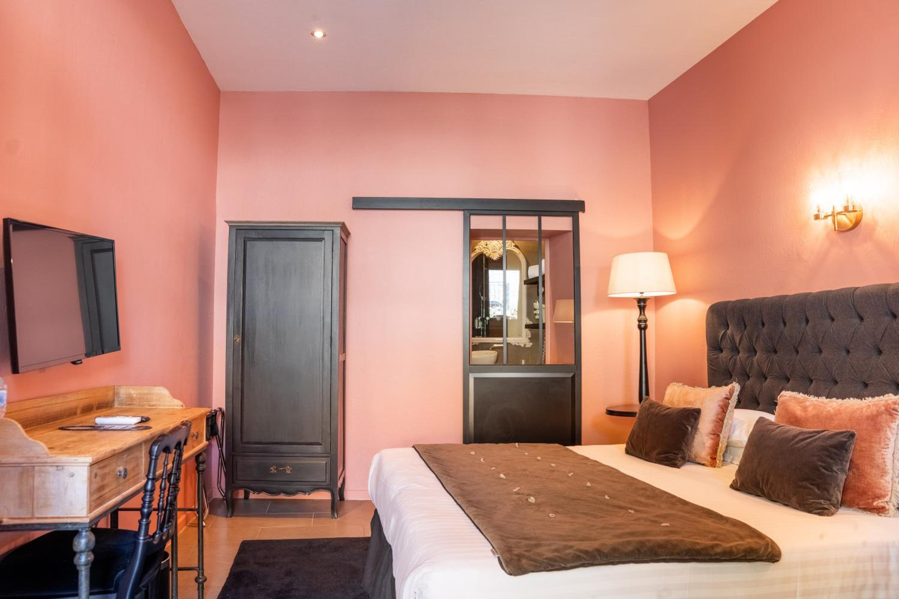 Standard Double Room - Photo 3