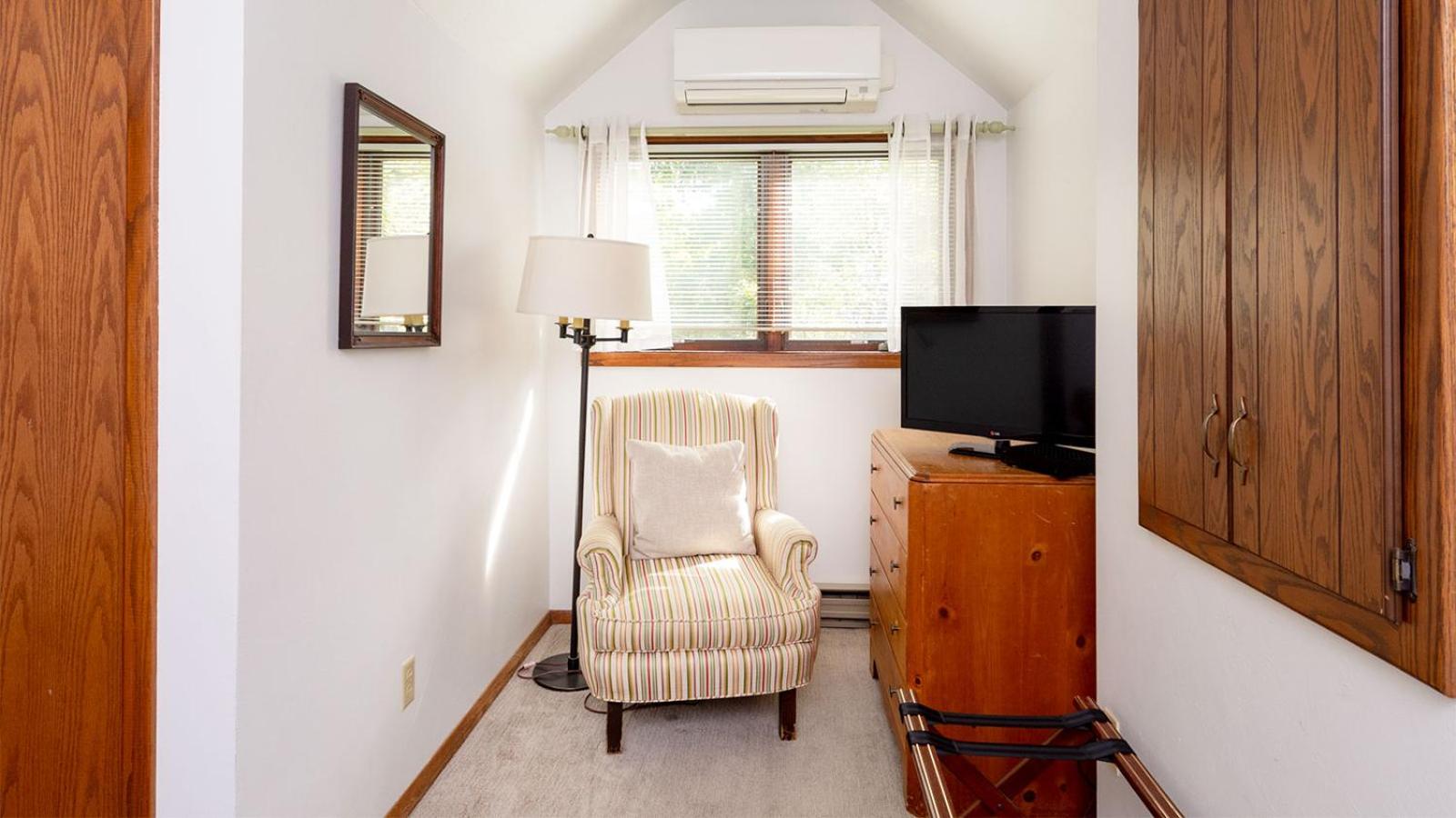 One-Bedroom Apartment photo 3