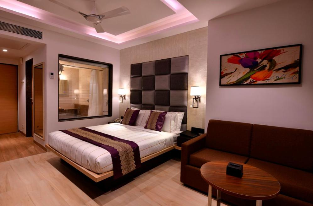 Deluxe Room with Pool View photo 3