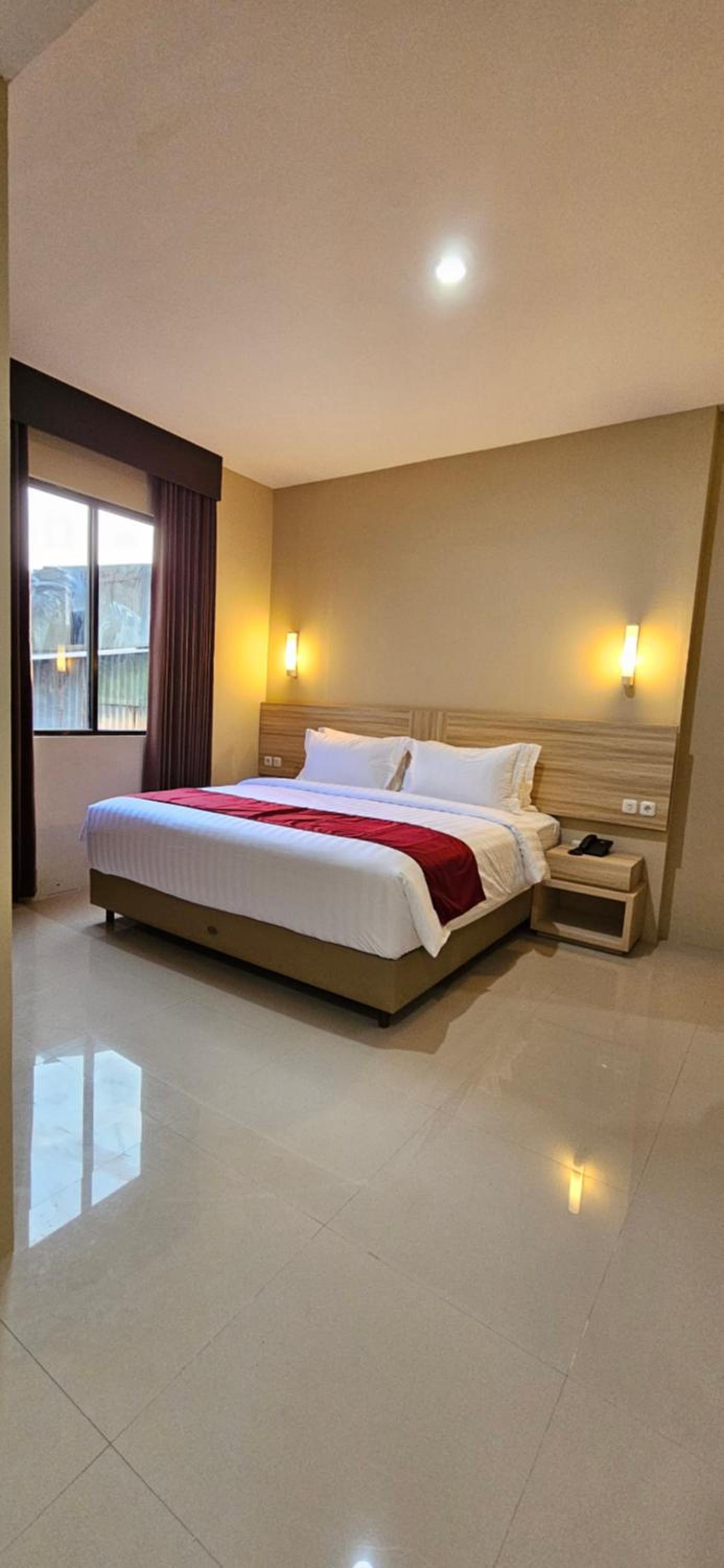 Deluxe King Room photo 1