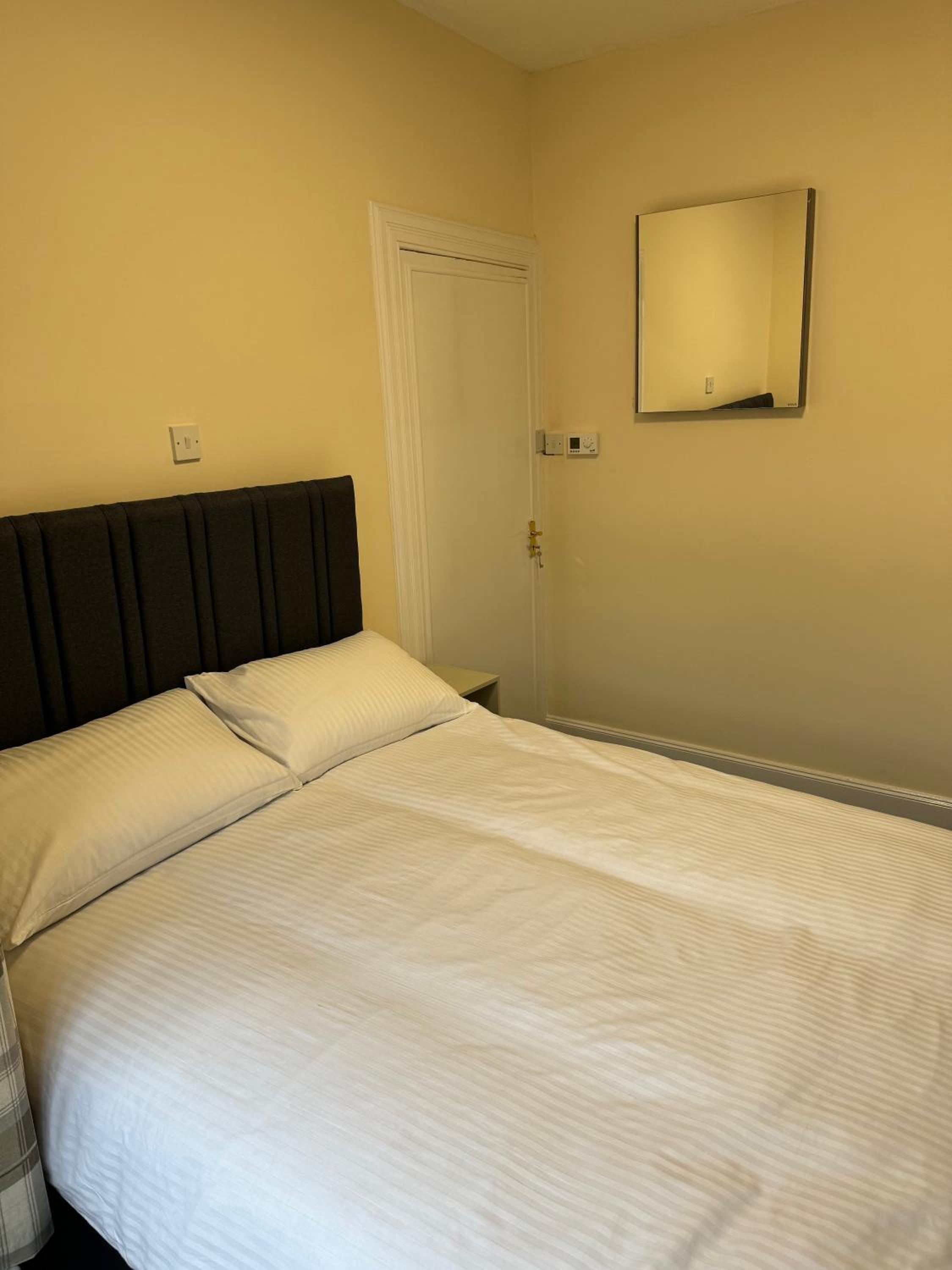 Double Room with Shared Bathroom photo 2