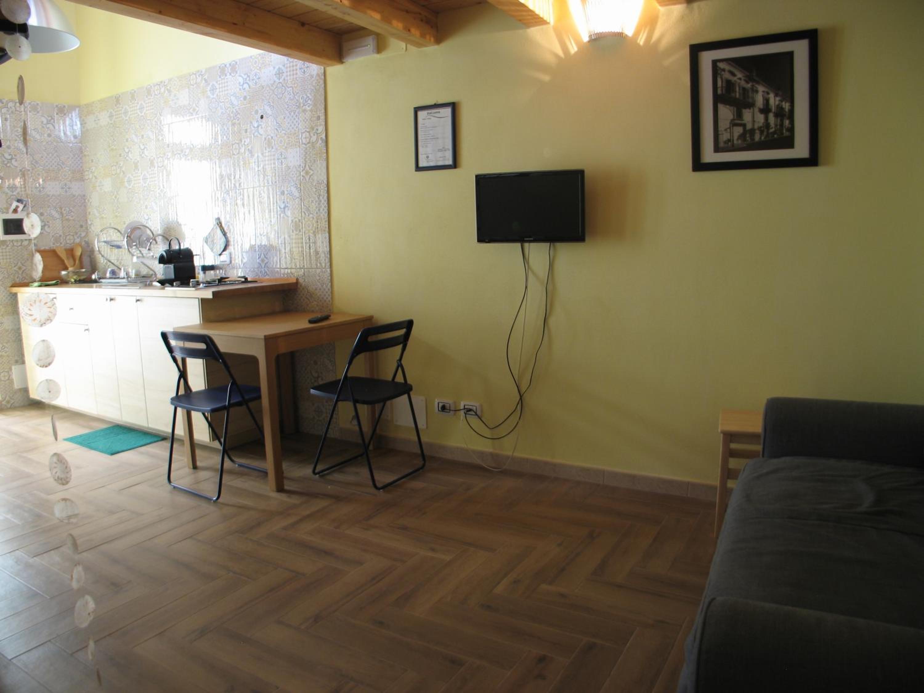 One-Bedroom Apartment photo 1