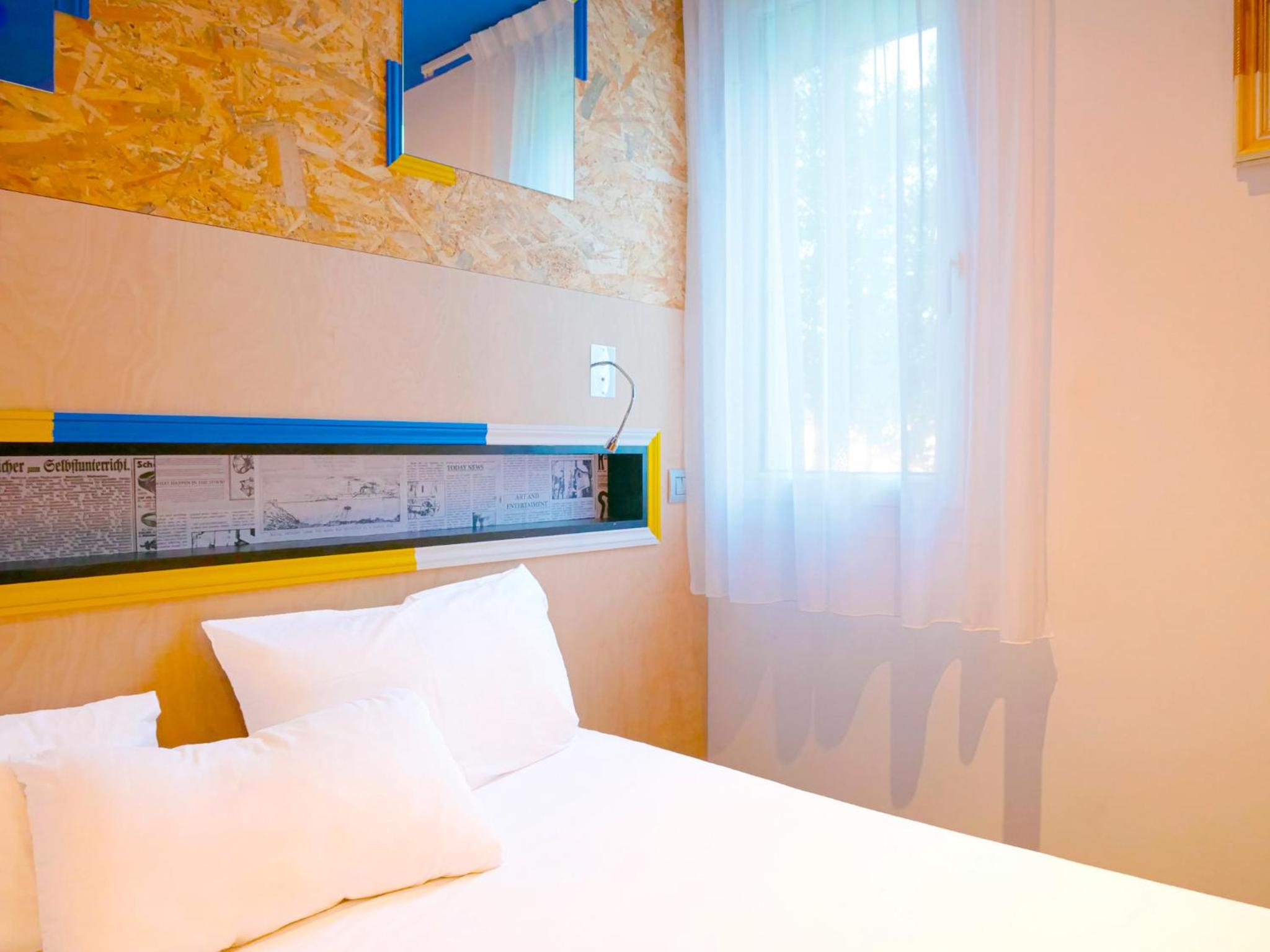 Twin Room - Photo 3