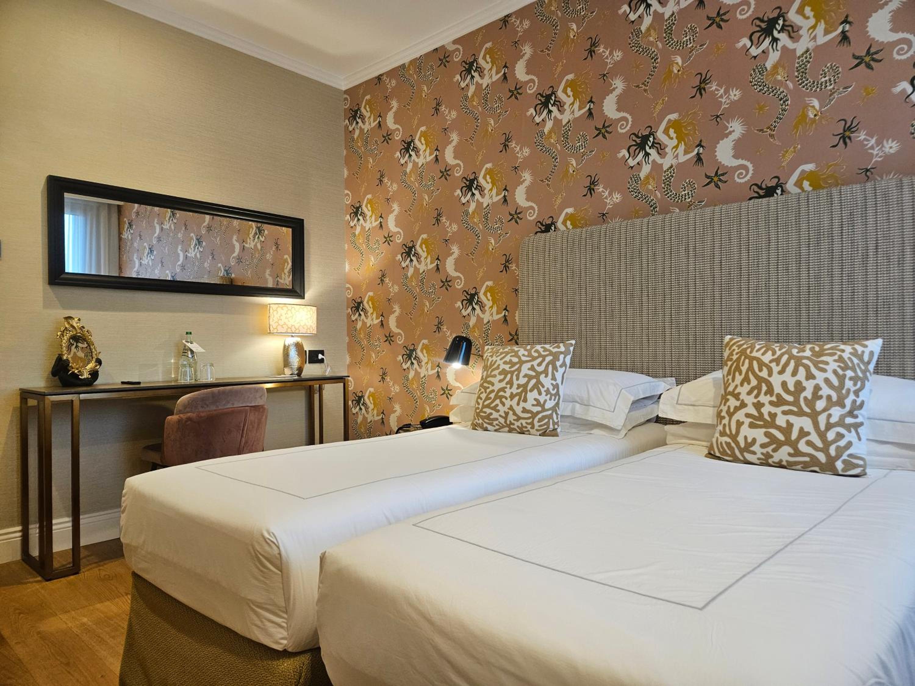 Deluxe Twin Room - Photo 3