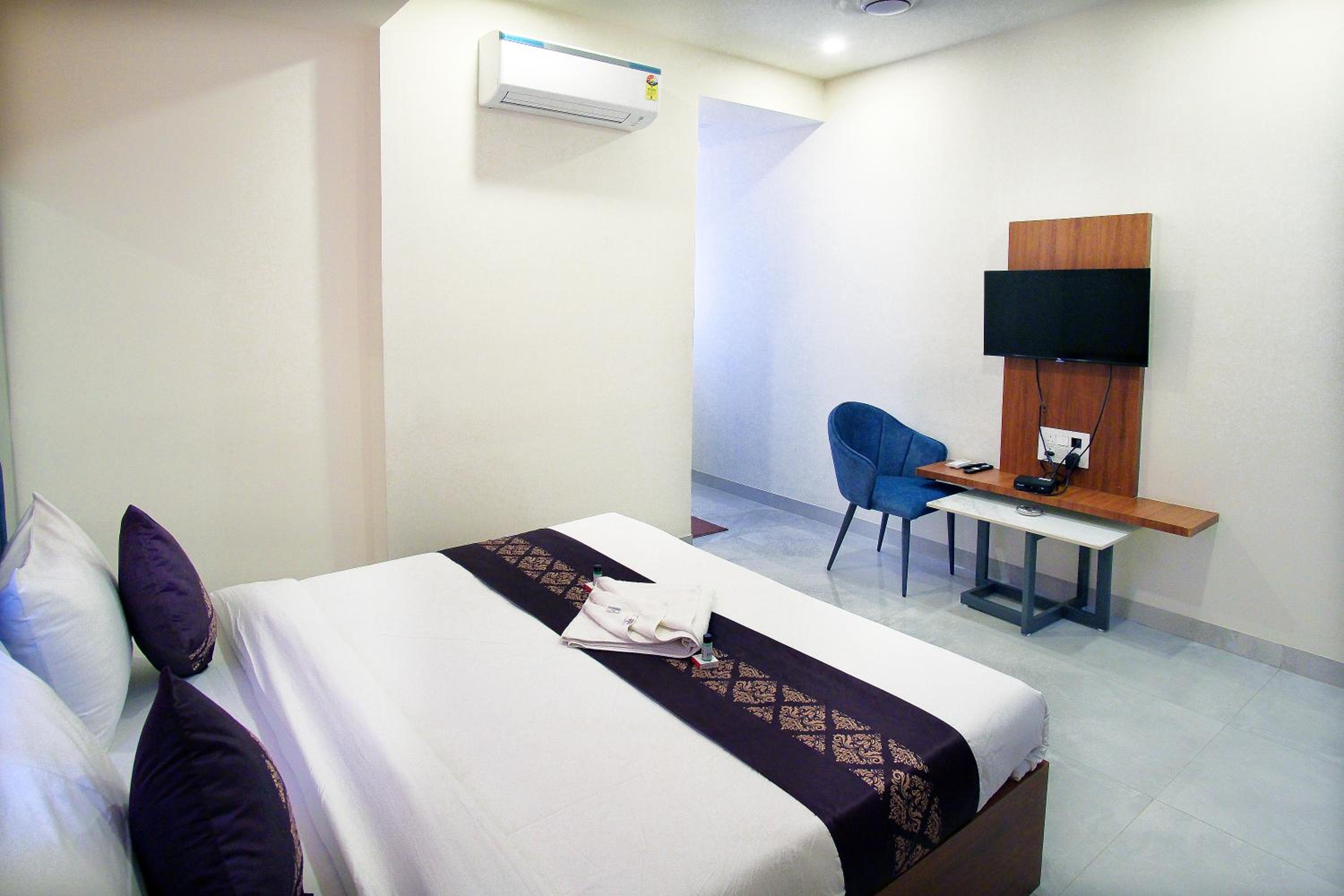 Deluxe Double or Twin Room - Photo 8
