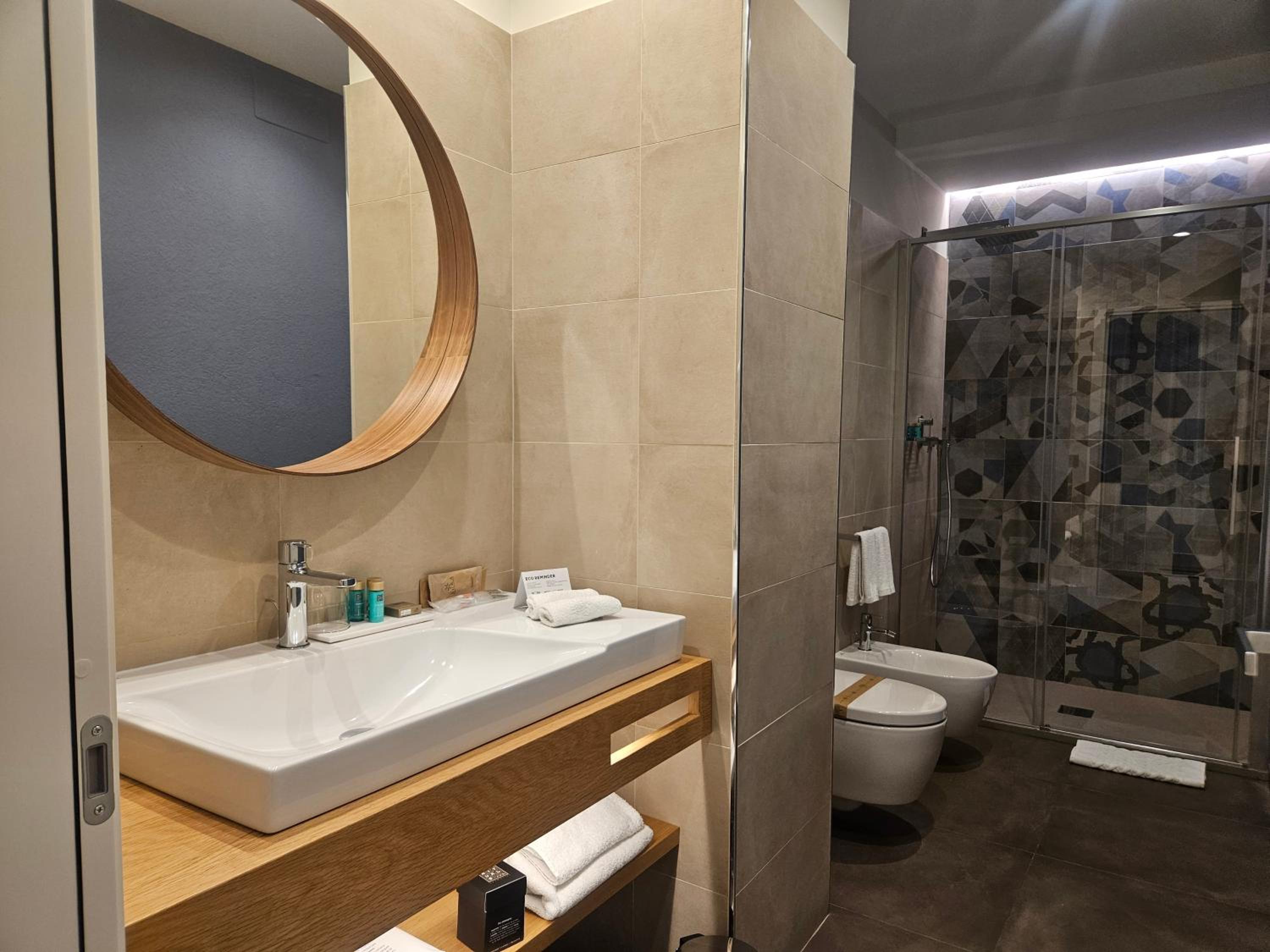 Junior Suite with Sea View - Photo 3