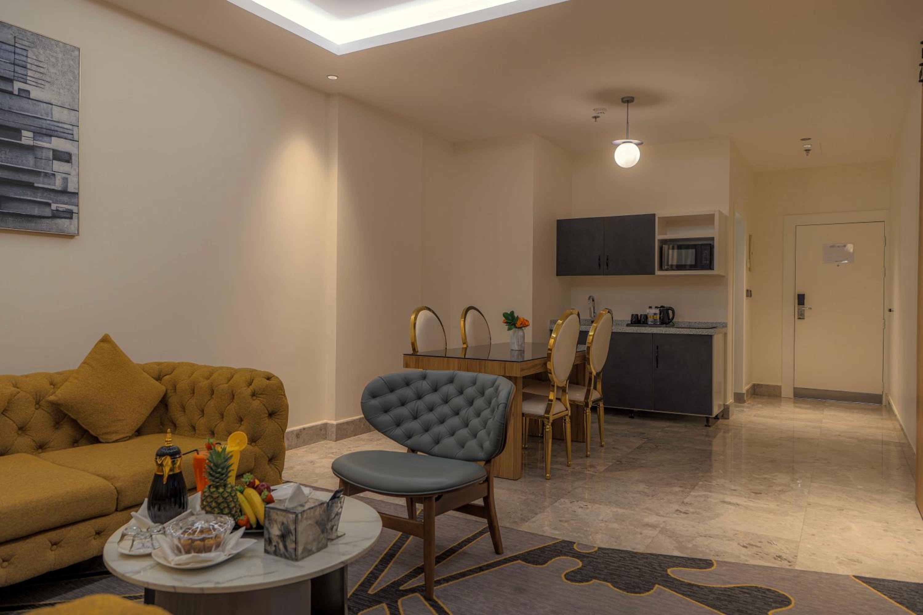 Queen Suite photo 3