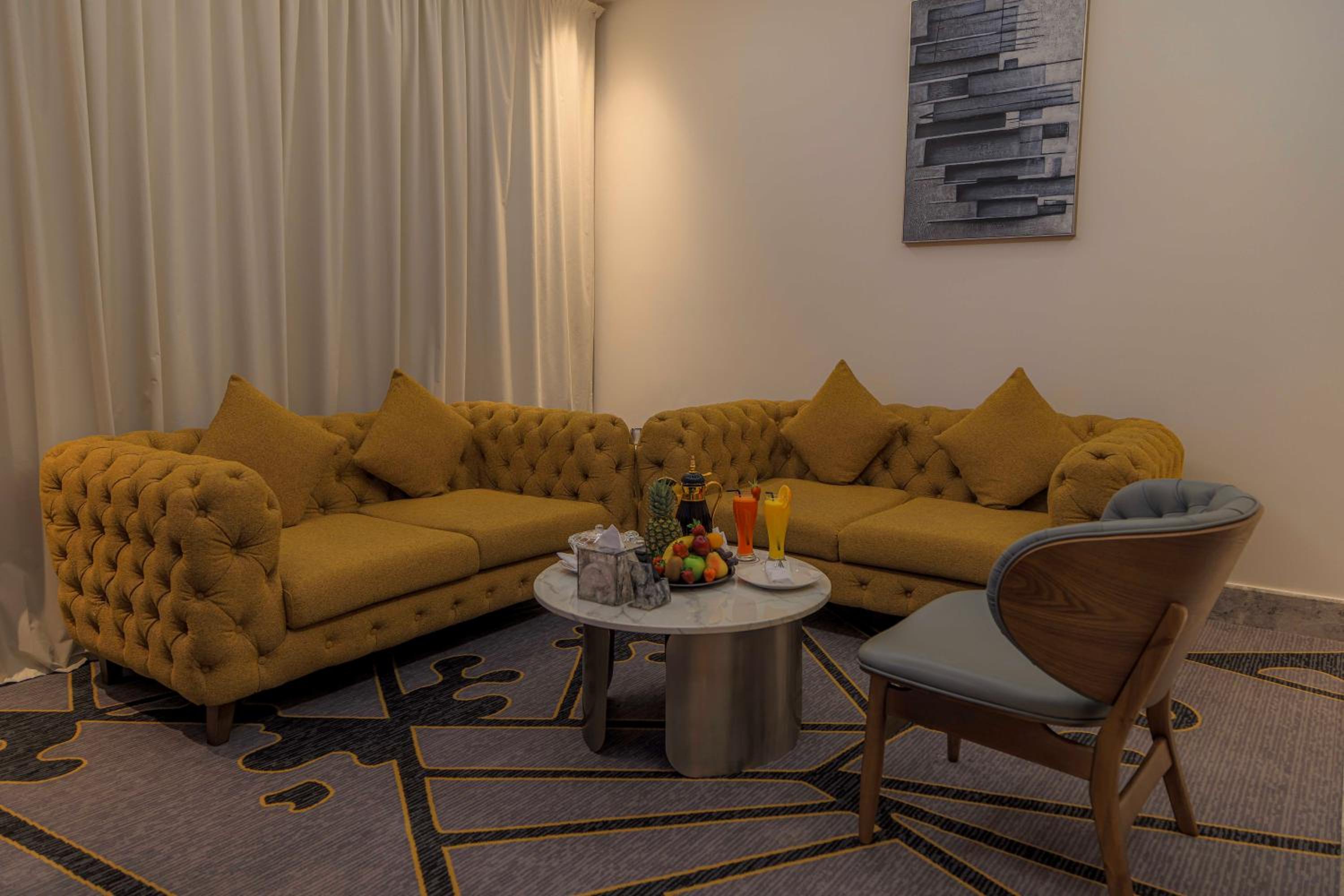 Queen Suite photo 1