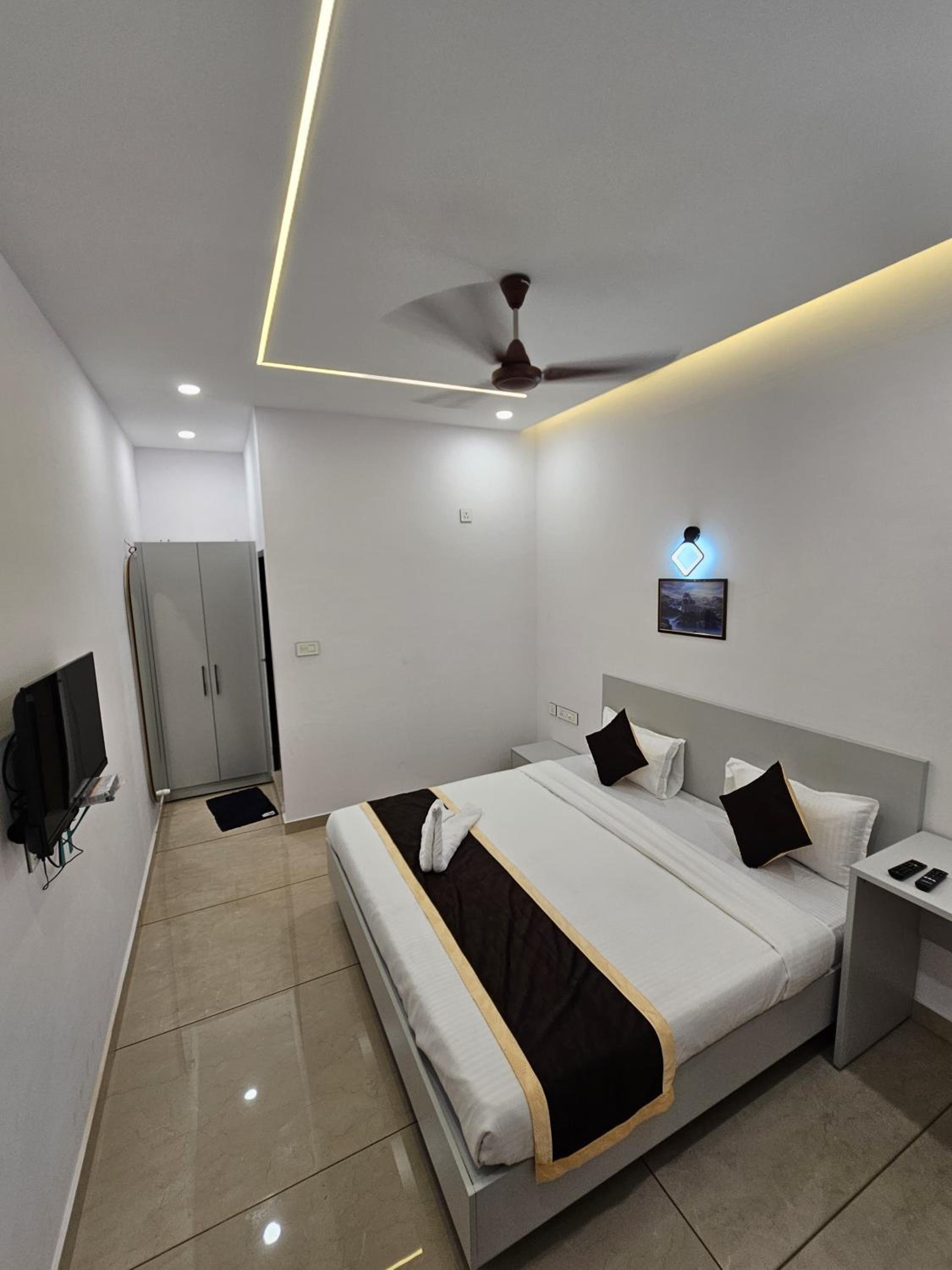 Standard Double Room With Fan photo 2