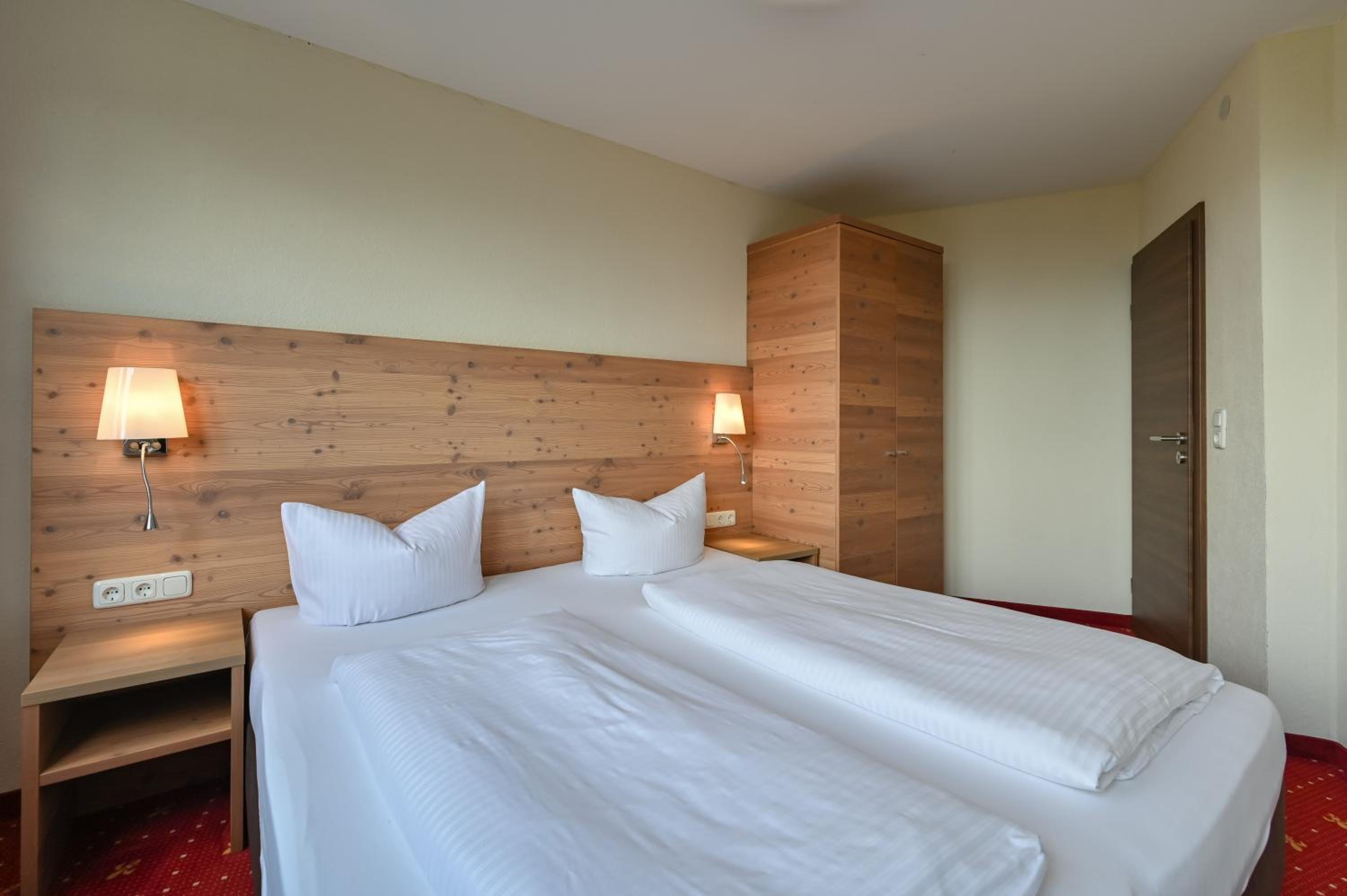Suite with Lake View - Photo 3