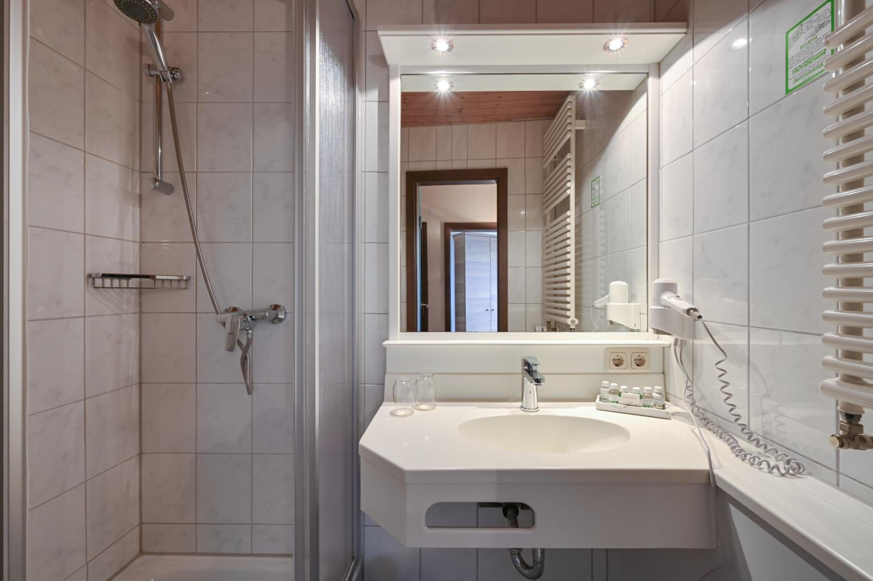 Suite with Lake View - Photo 13