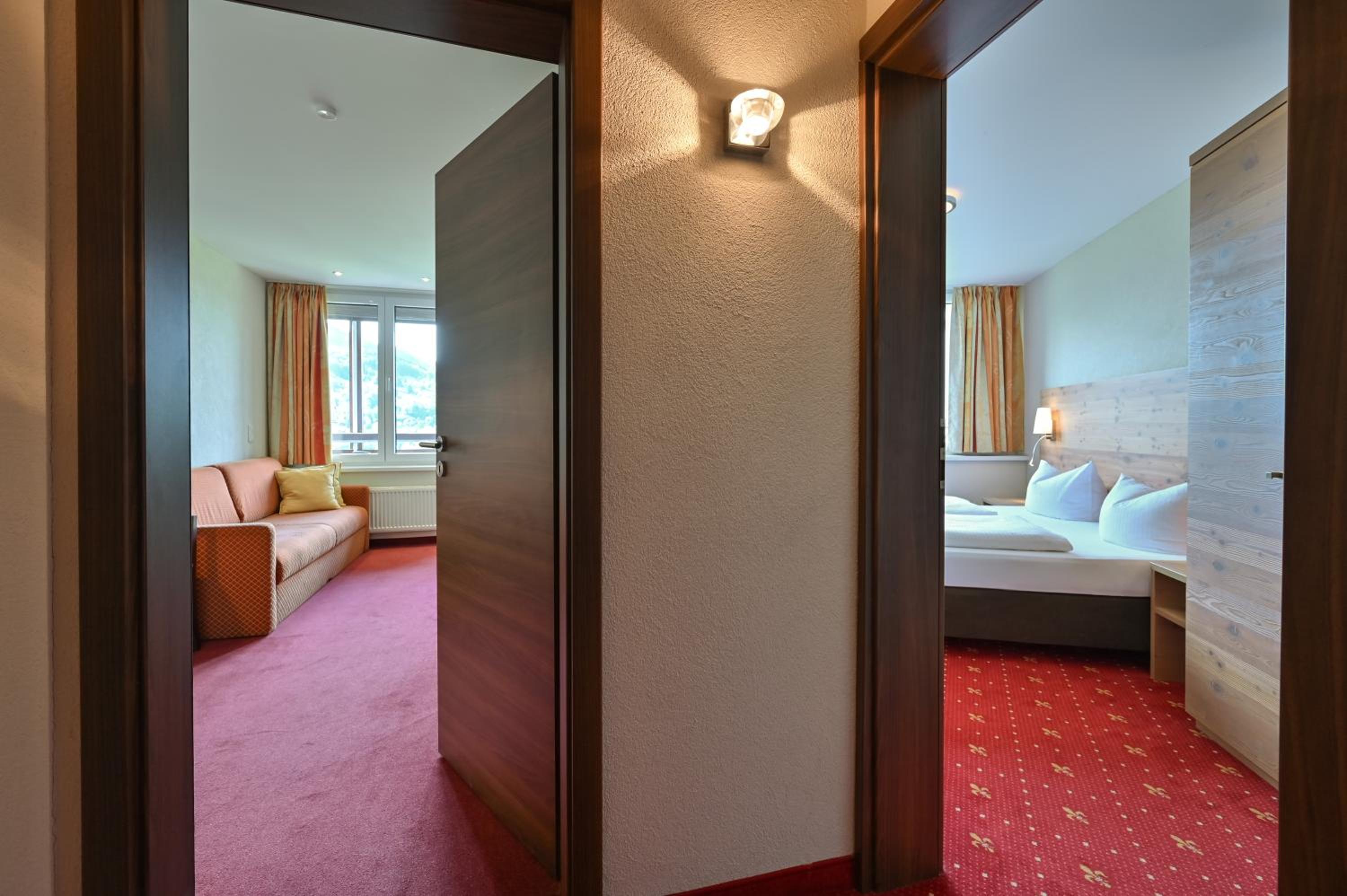 Suite with Lake View - Photo 9