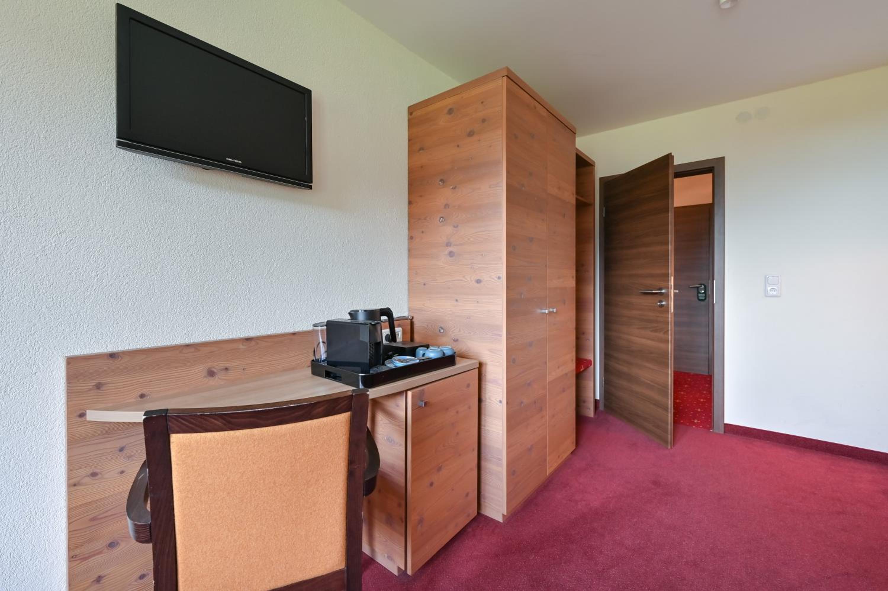Suite with Lake View - Photo 8