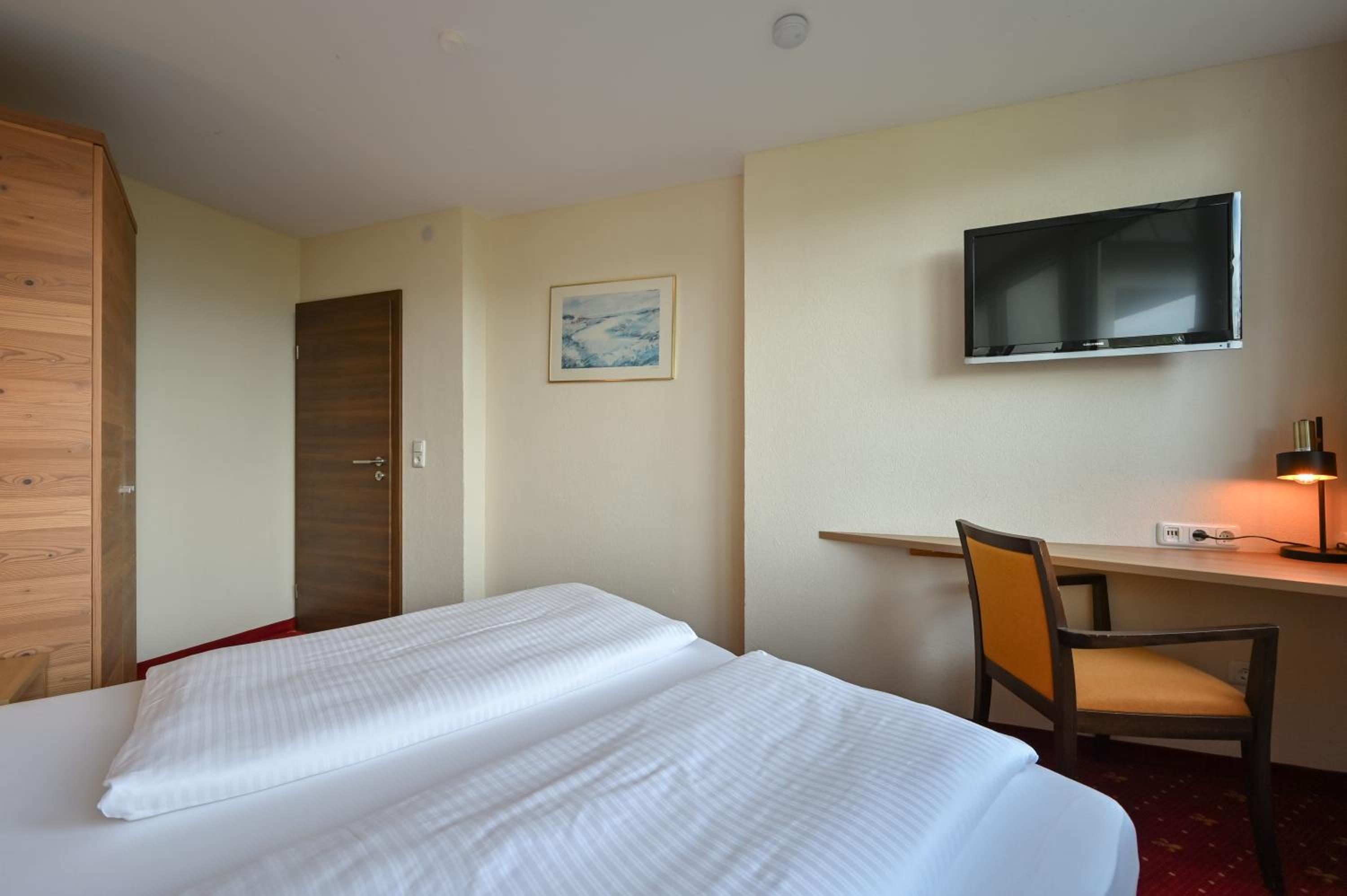 Suite with Lake View - Photo 4