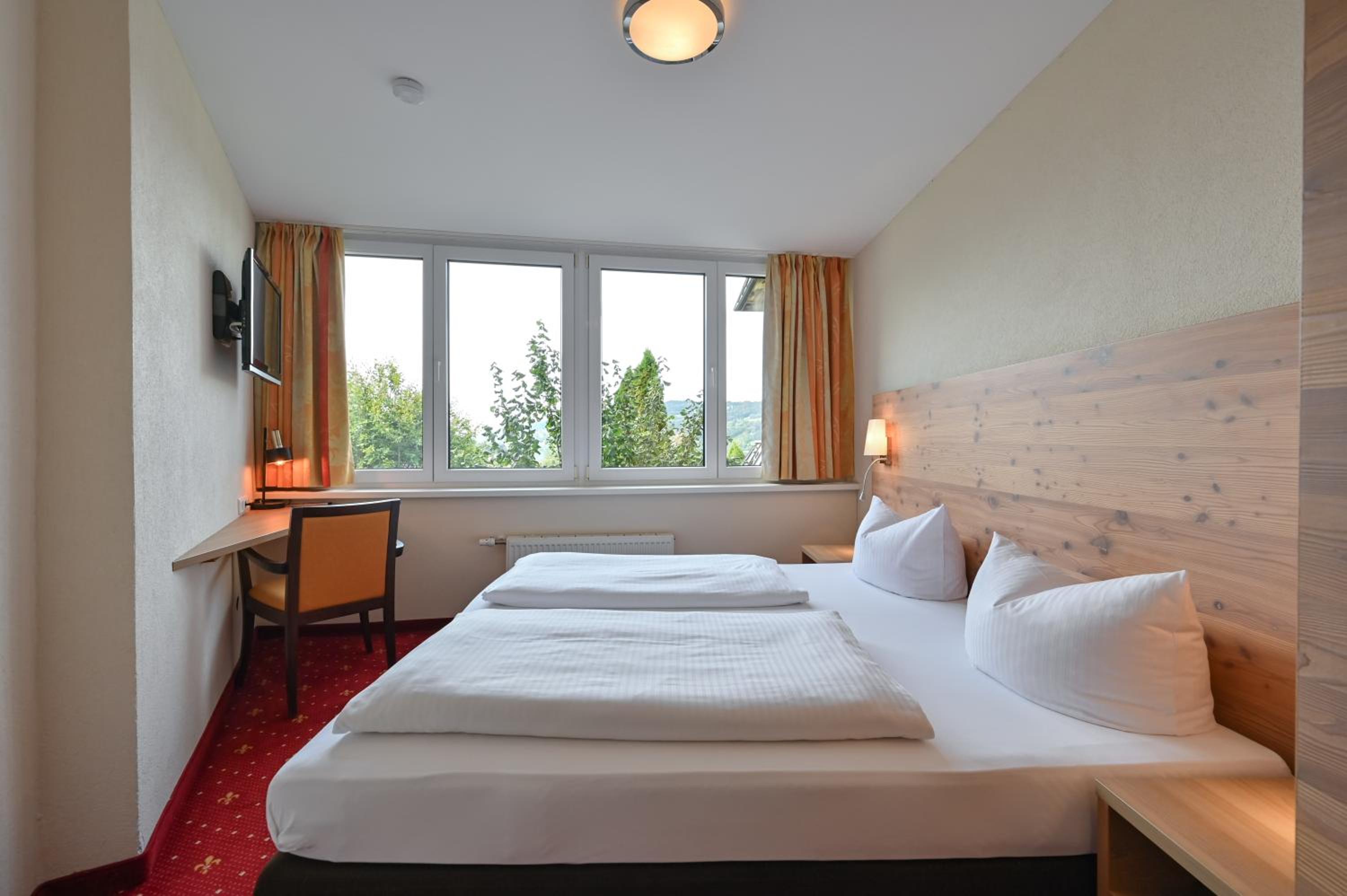 Suite with Lake View - Photo 14