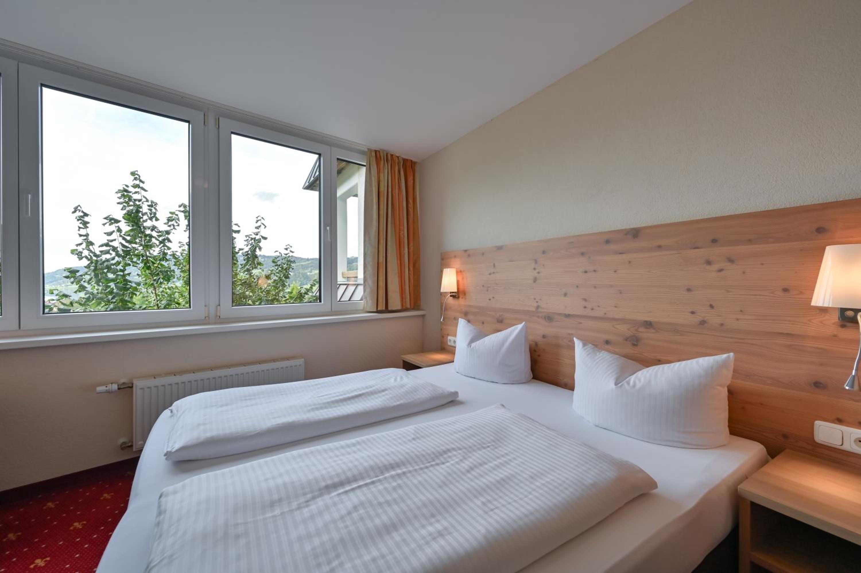 Suite with Lake View - Photo 2