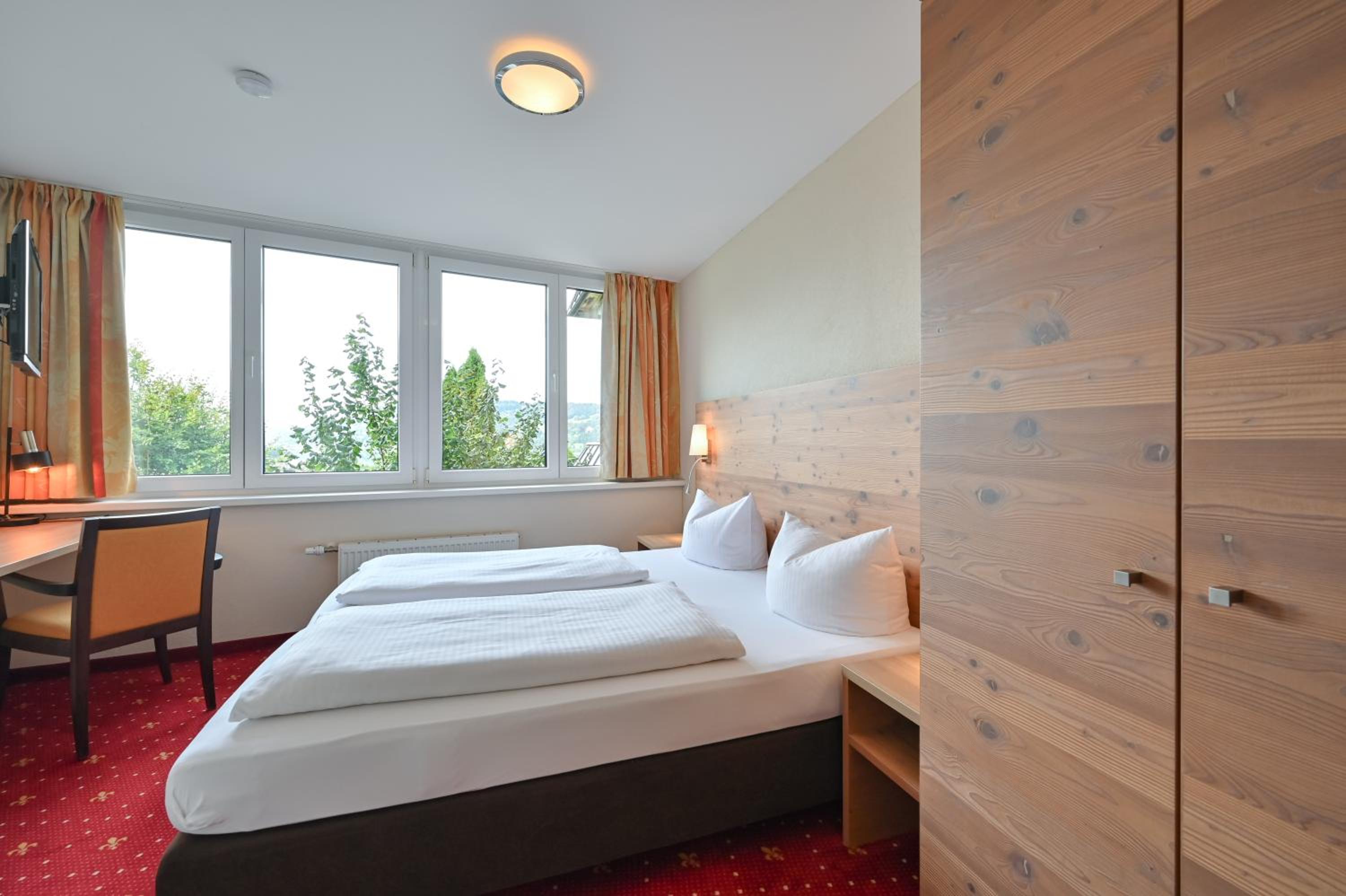 Suite with Lake View - Photo 1