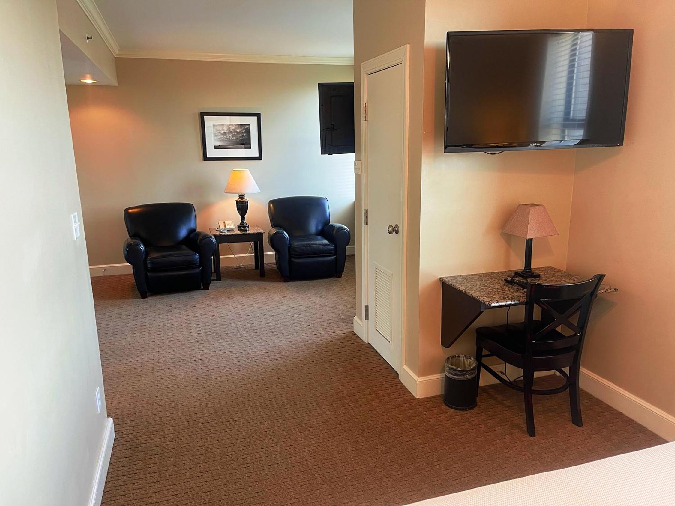 Deluxe King Suite