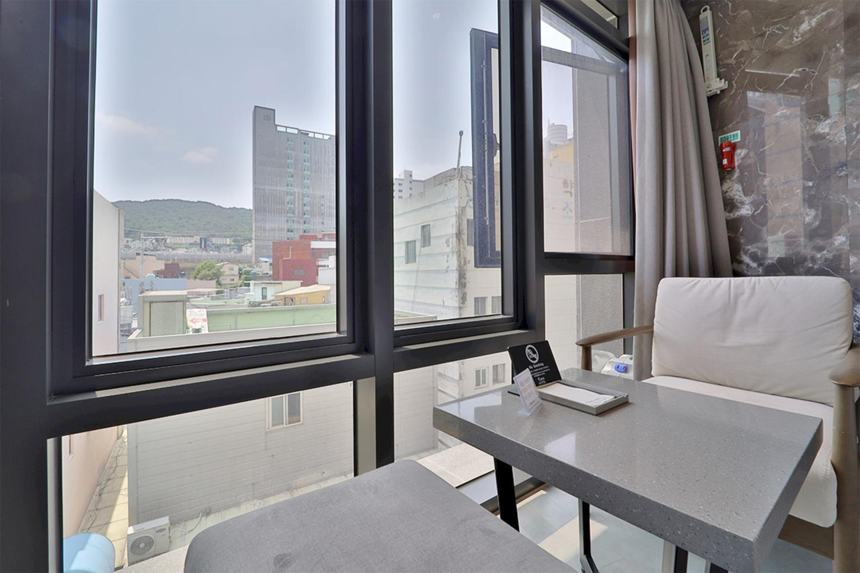 Large Double Room with City View  - Photo 2