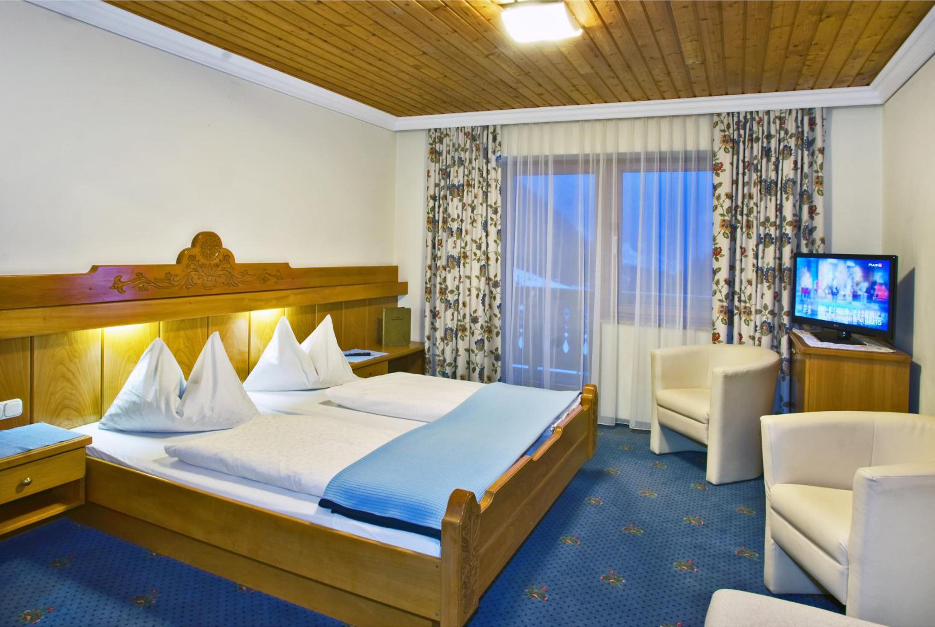 Superior Double Room with Balcony - Photo 1