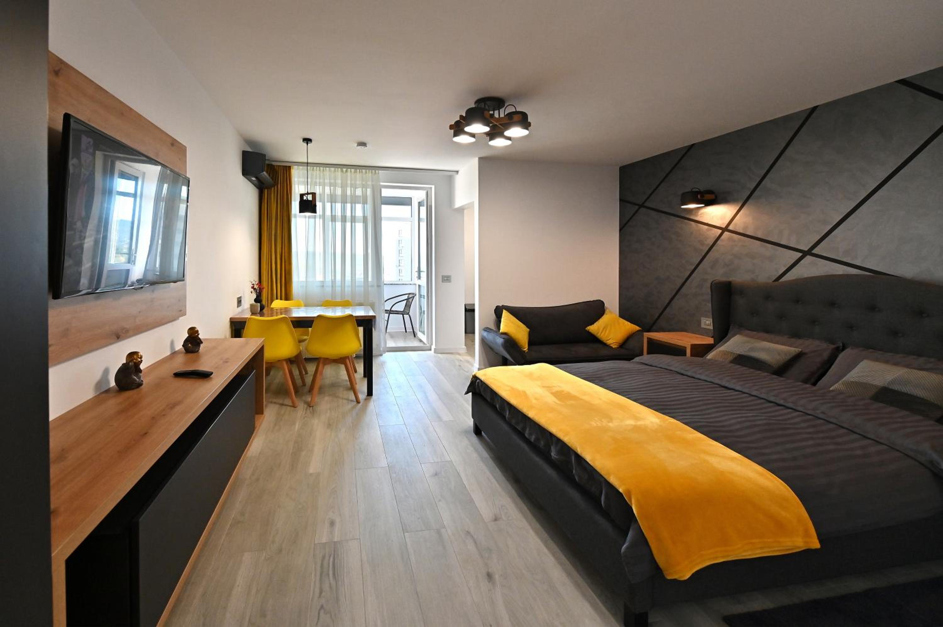 One-Bedroom Apartment photo 1