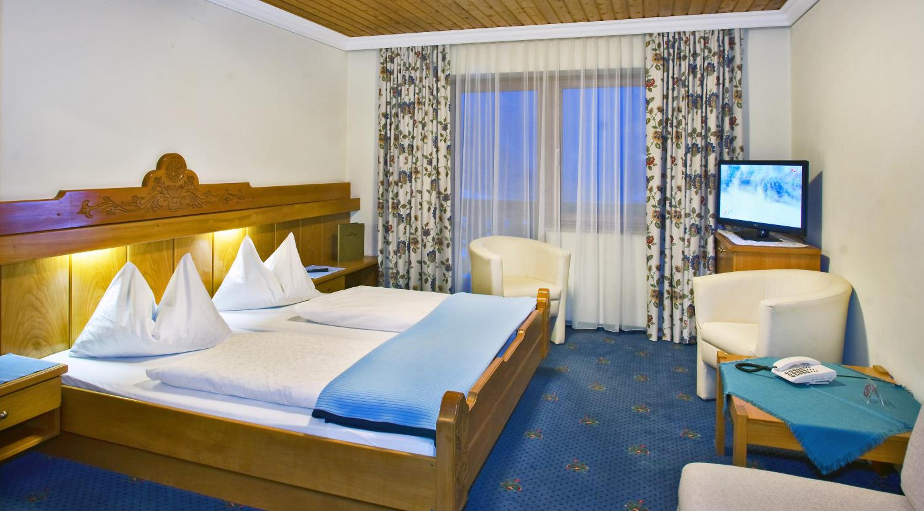 Superior Double Room with Balcony - Photo 2