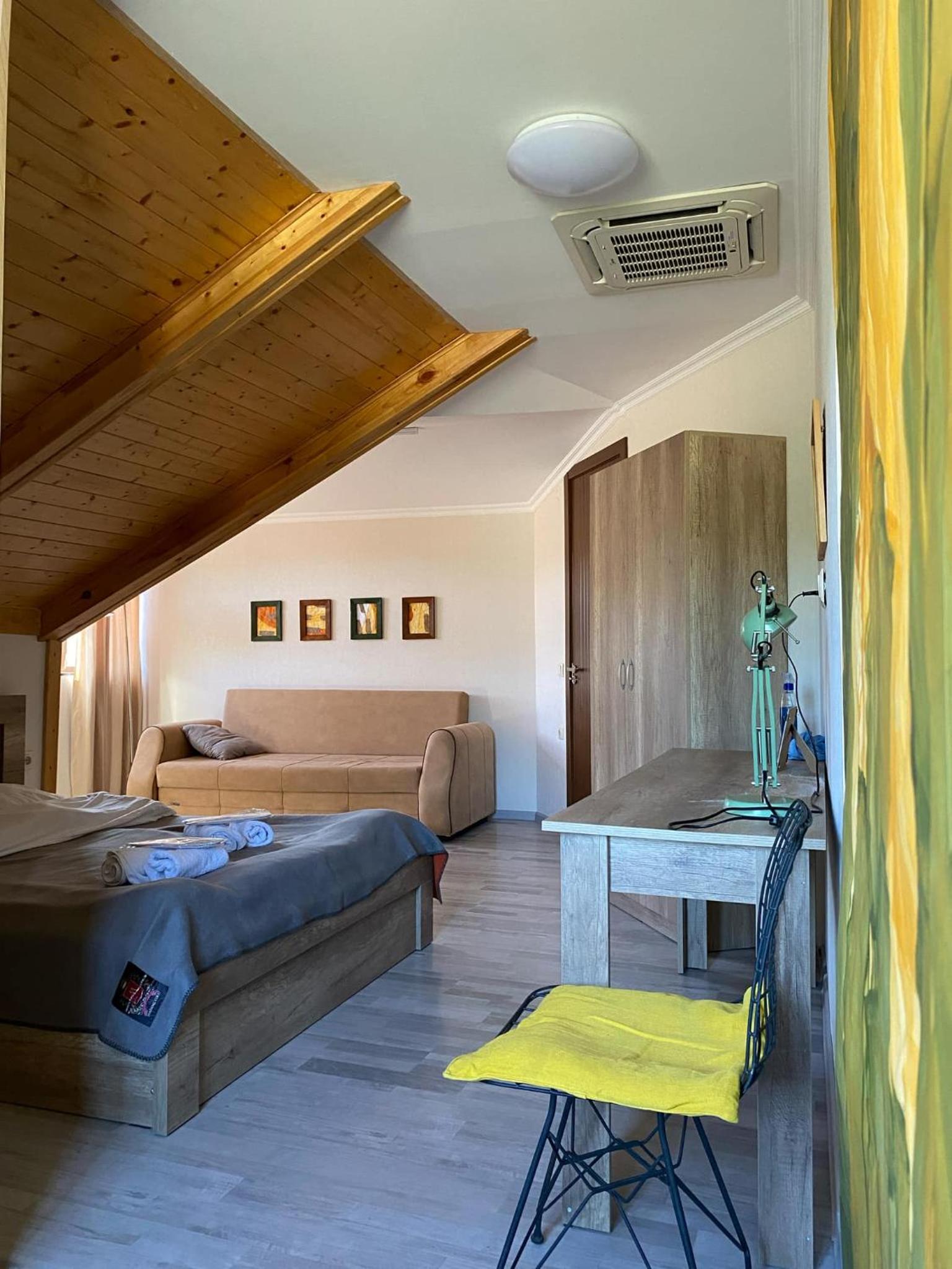 Triple Room with Private Bathroom photo 3