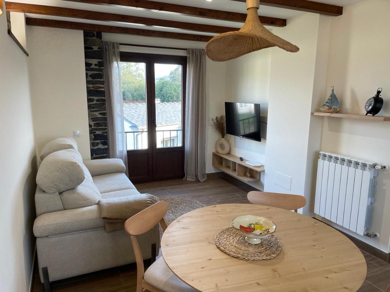Apartamento de Dos Habitaciones con Terraza