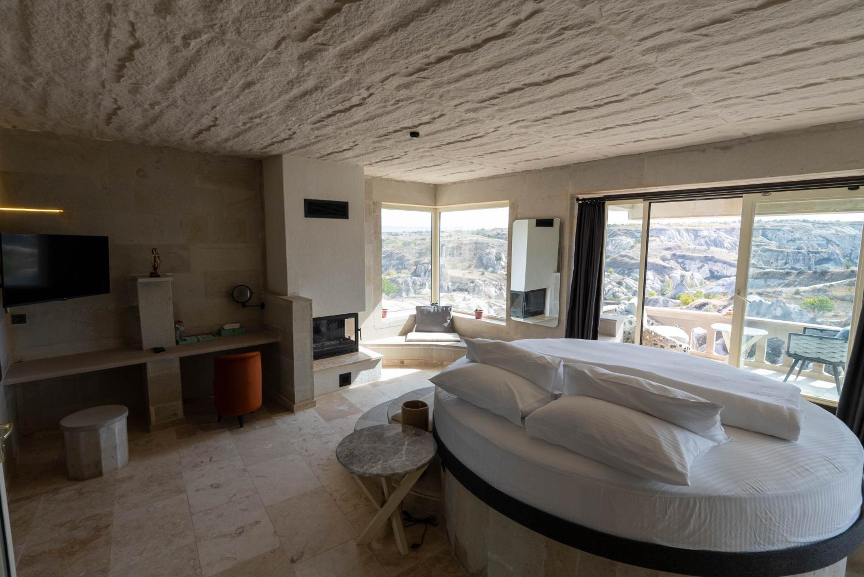 Queen Room with Pool View