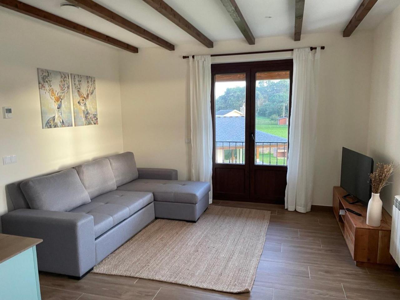 Apartamento de dos habitaciones con balcón