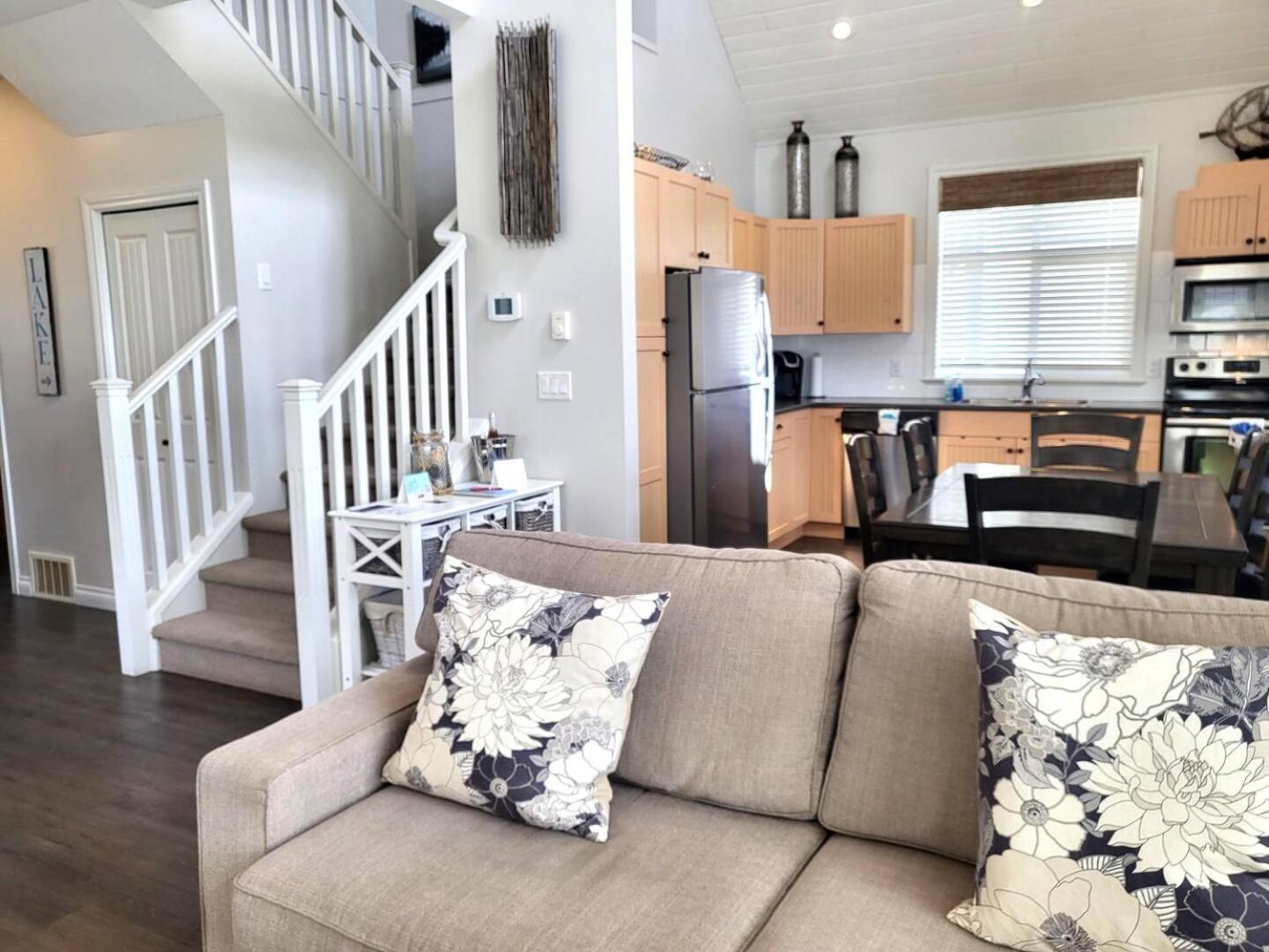 Three-Bedroom House photo 2