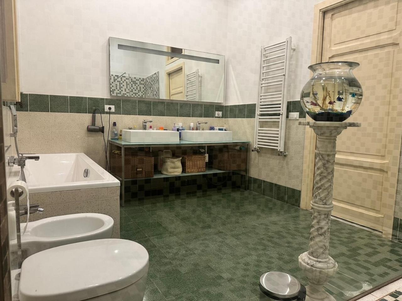 Large Double Room with External Private Bathroom photo 3