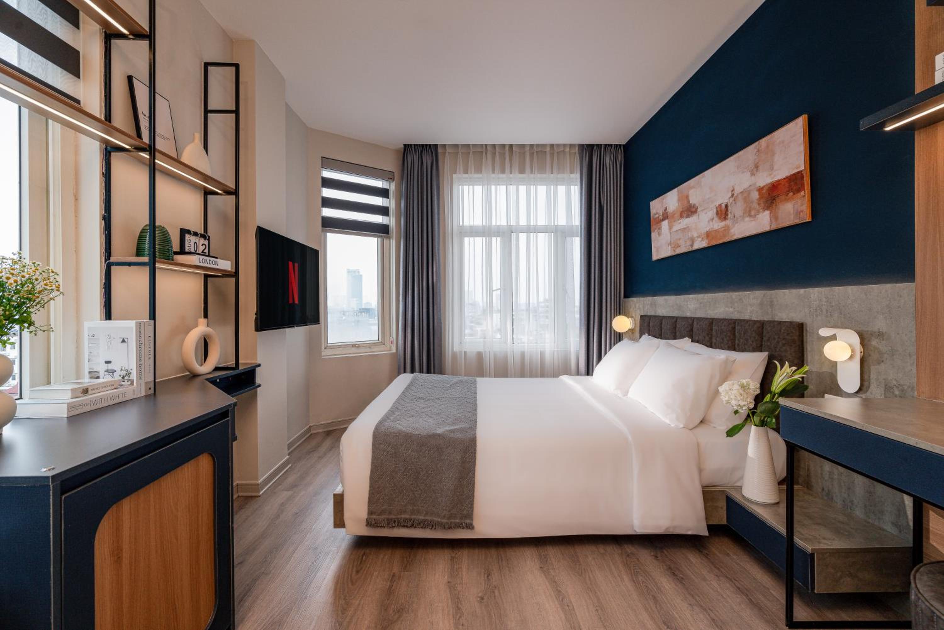 Deluxe Queen Room