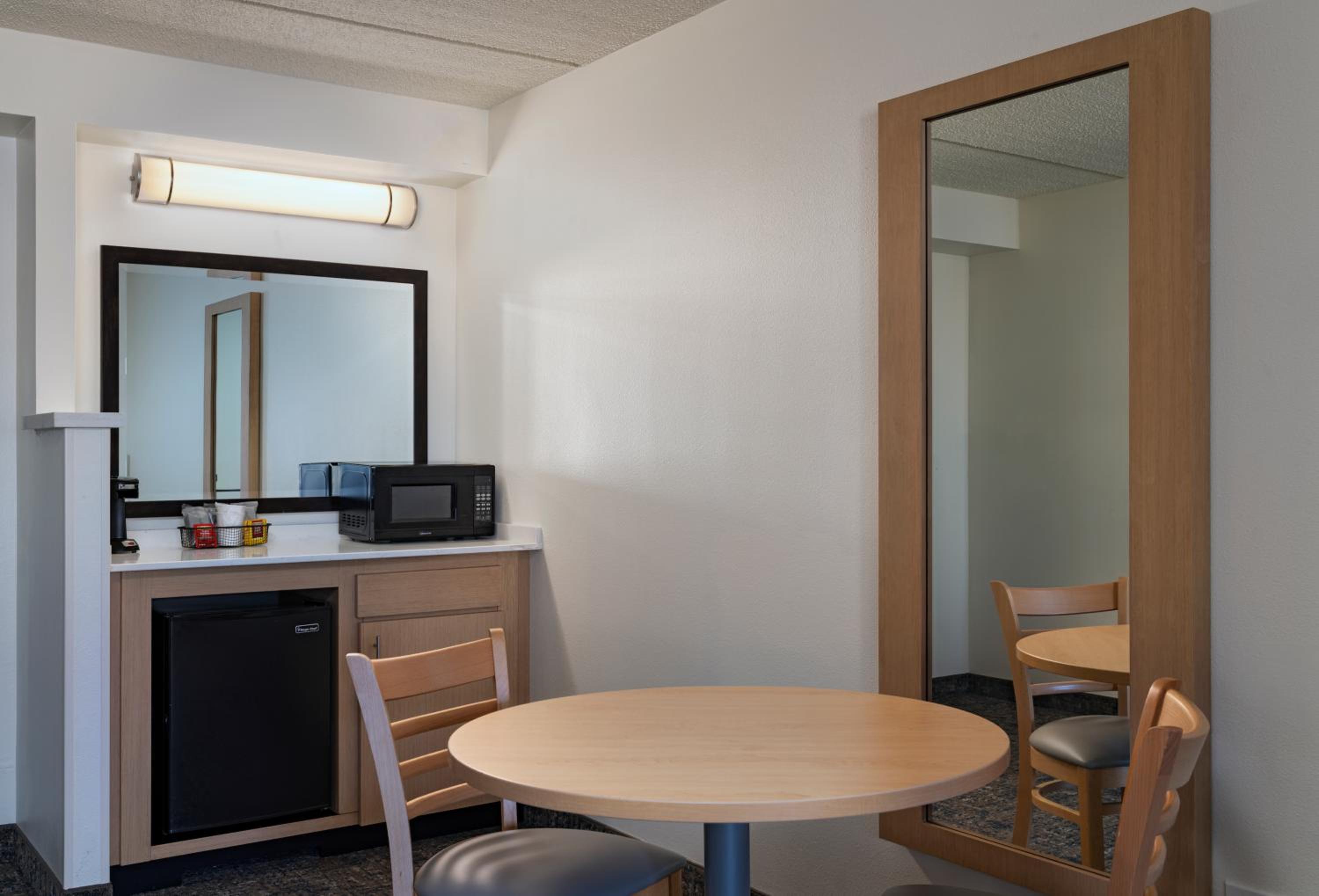 Specialty Double Room with Two Double Beds and Sofa Bed - Photo 4