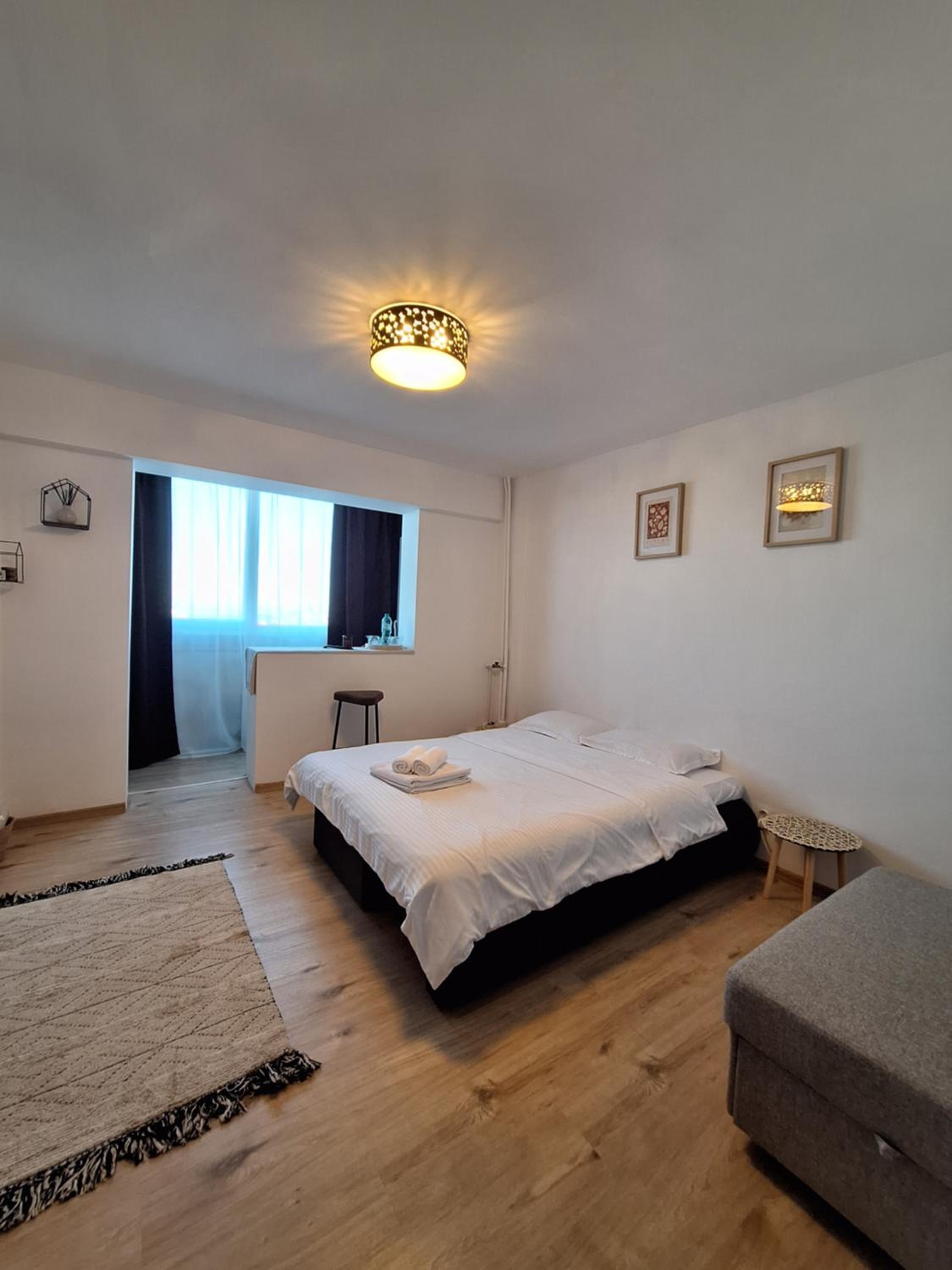 One-Bedroom Apartment photo 1