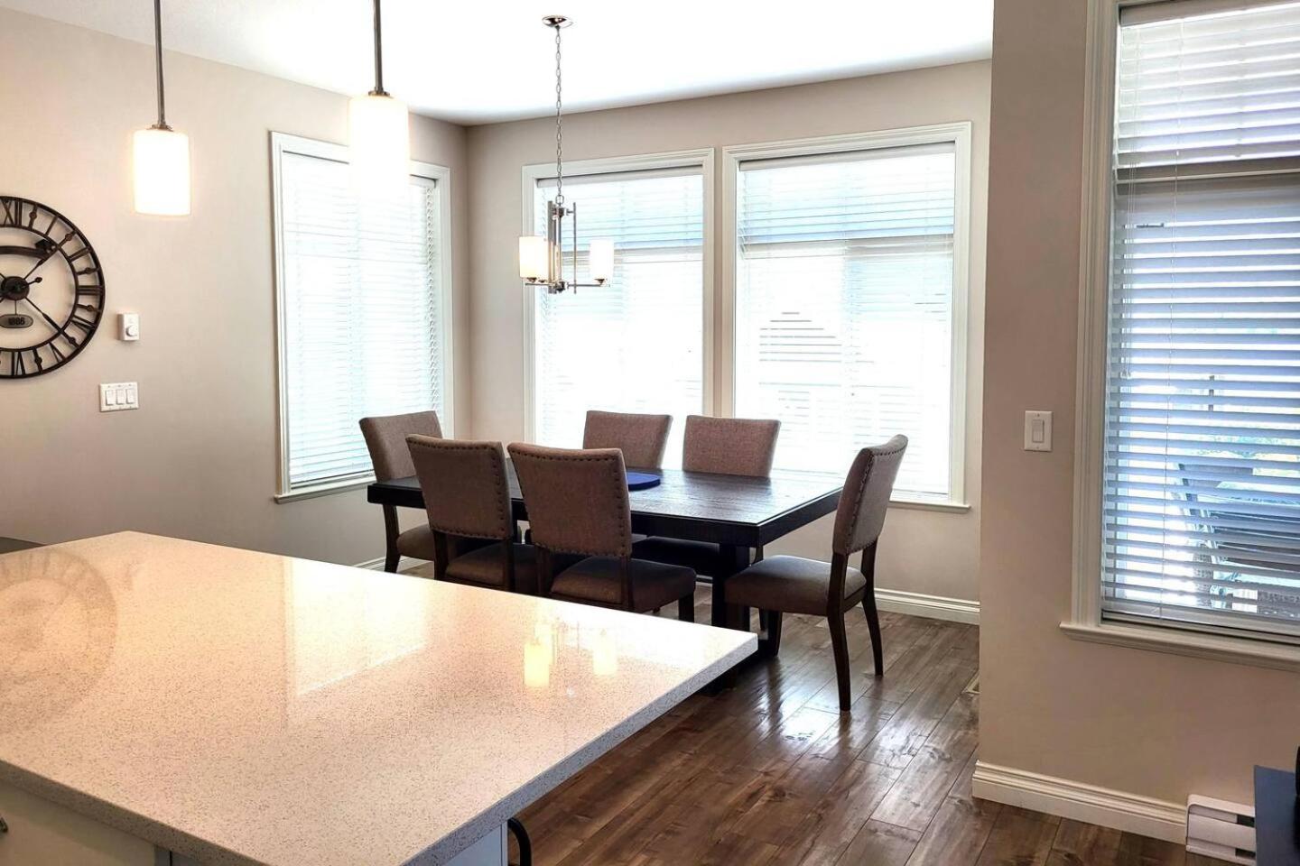 Three-Bedroom House photo 3