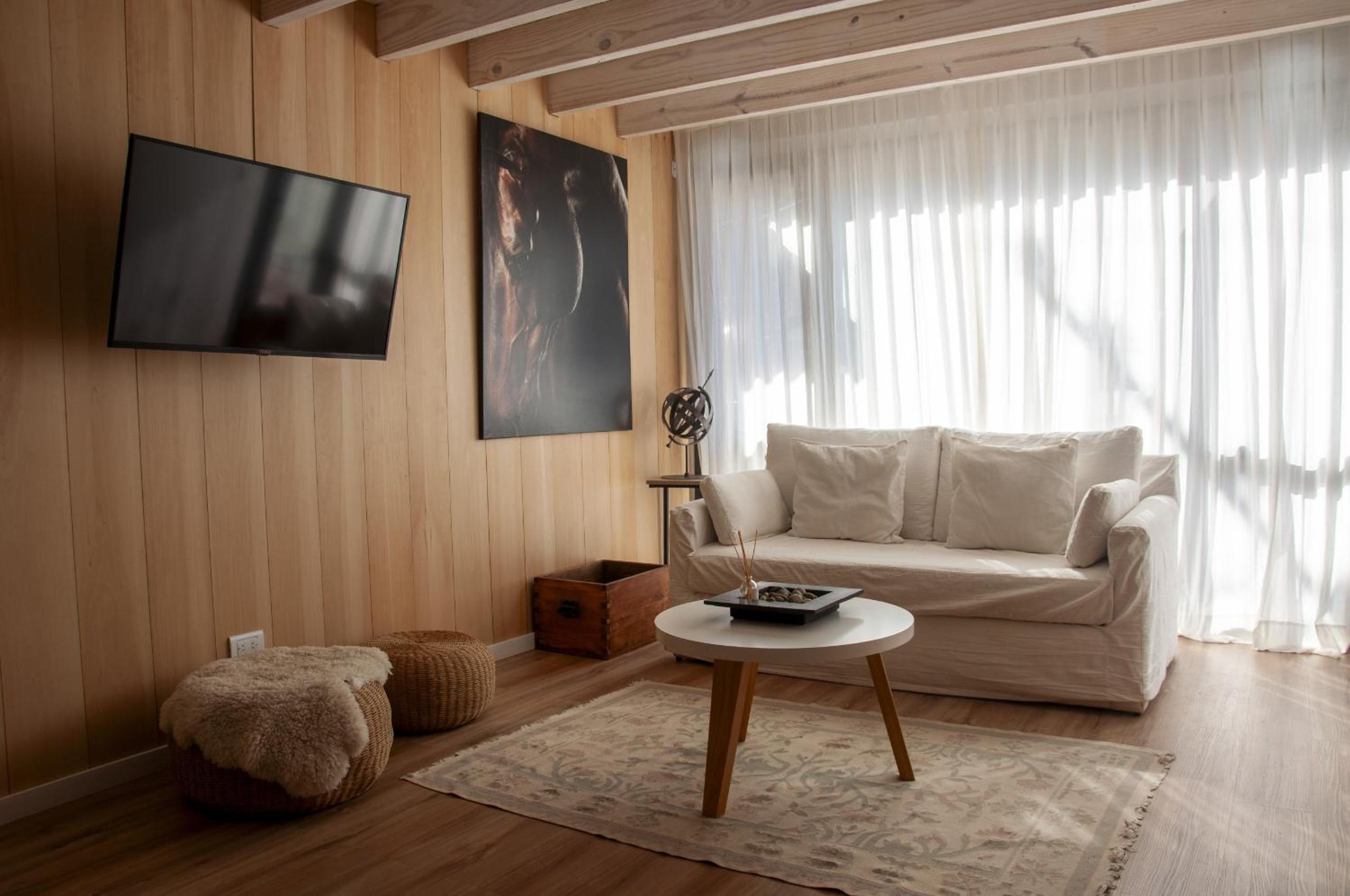 One-Bedroom Apartment with Balcony photo 1