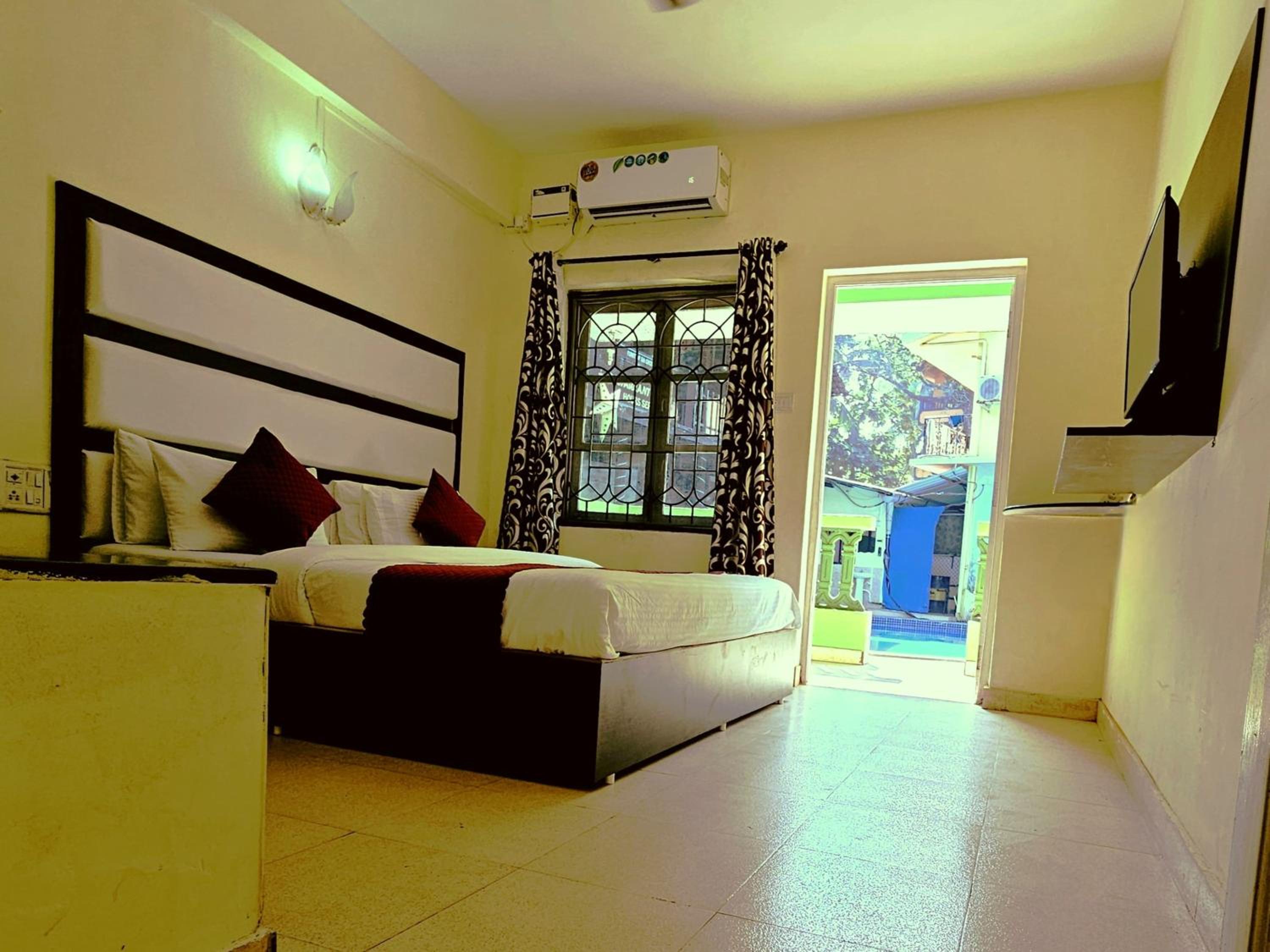 Standard King Room photo 3