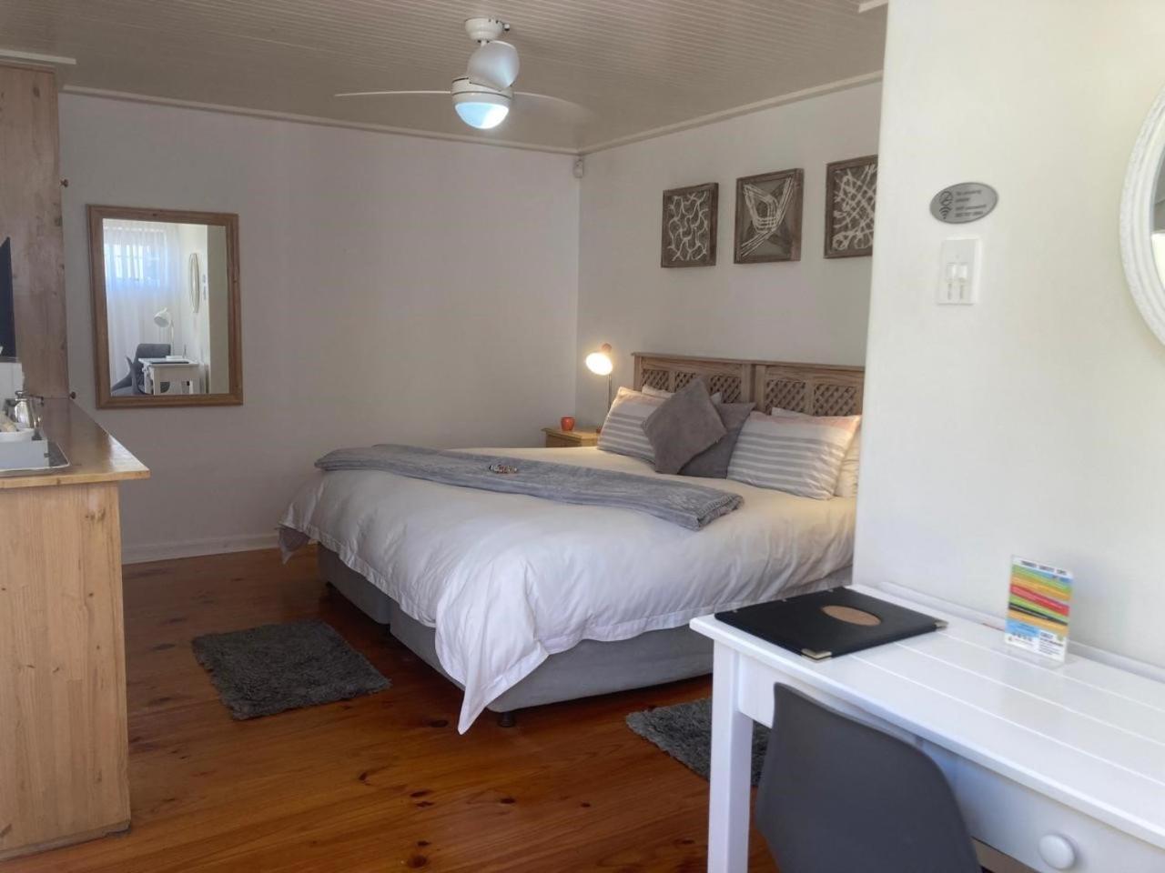 Twin/Double Room photo 2