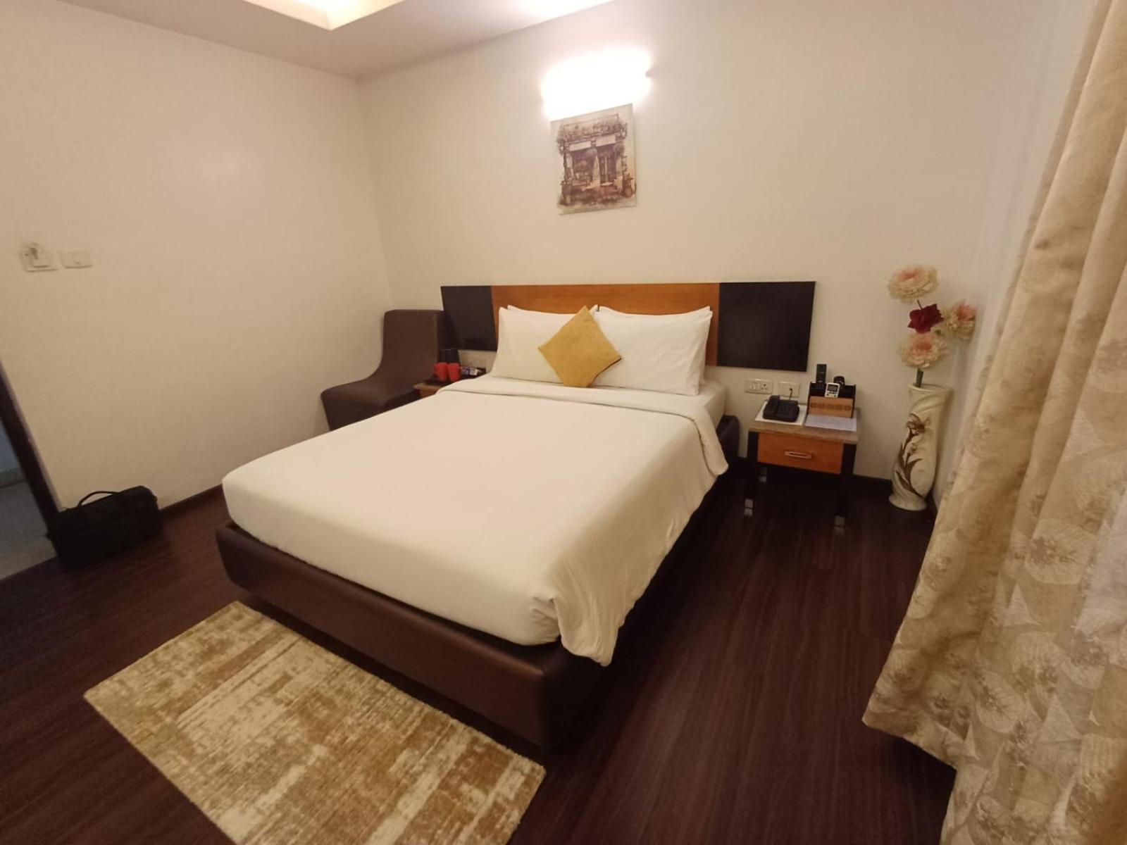 Deluxe Double Room (2 Adults + 1 Child)