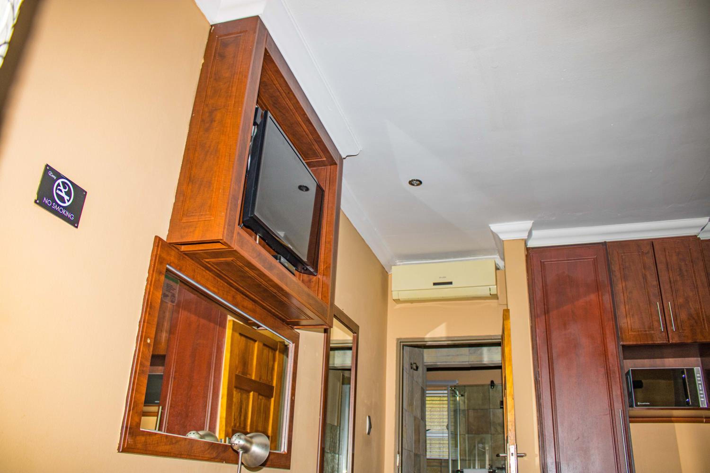 Superior Double or Twin Room - Photo 16