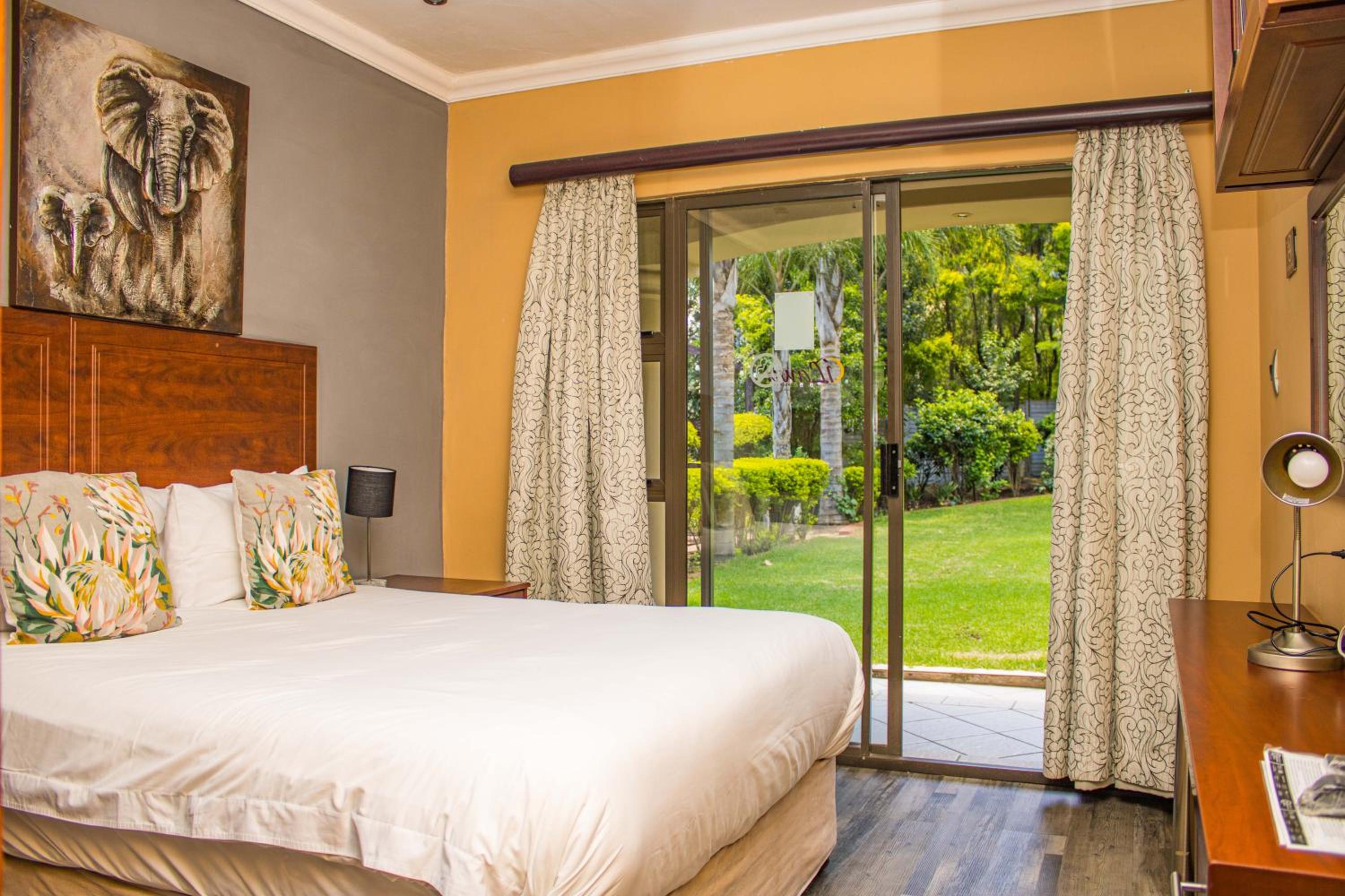 Superior Double or Twin Room - Photo 15
