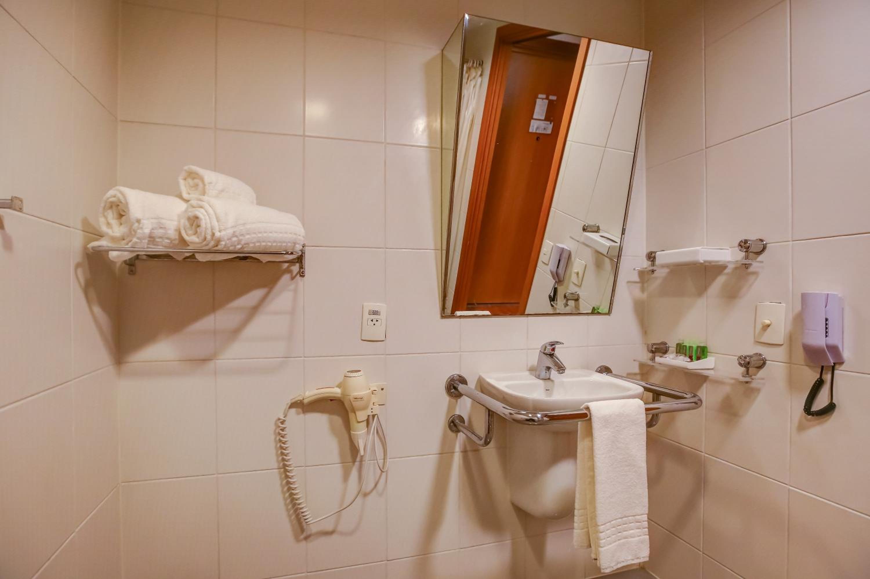 Superior Room - Disability Access - Photo 4