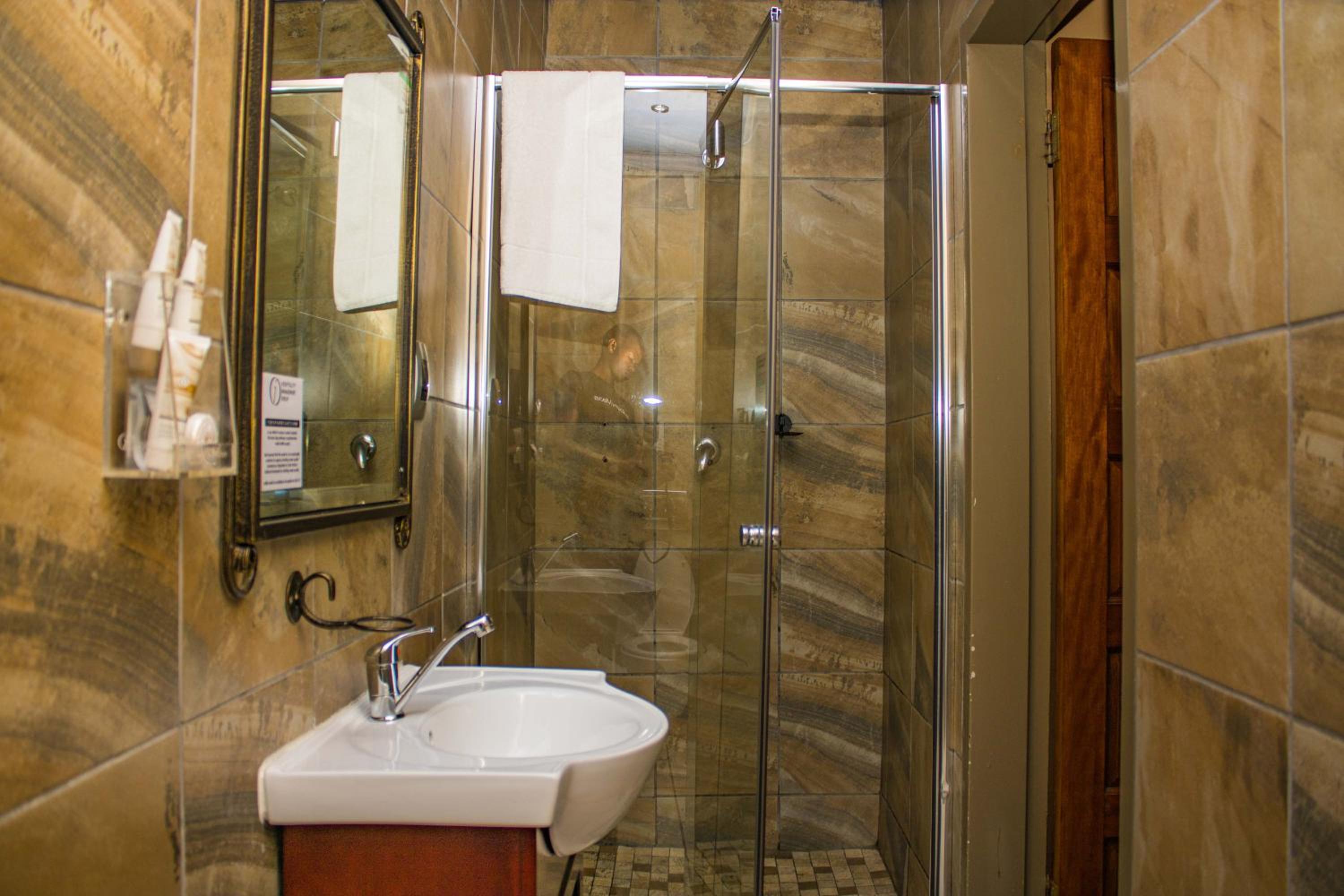 Superior Double or Twin Room - Photo 10