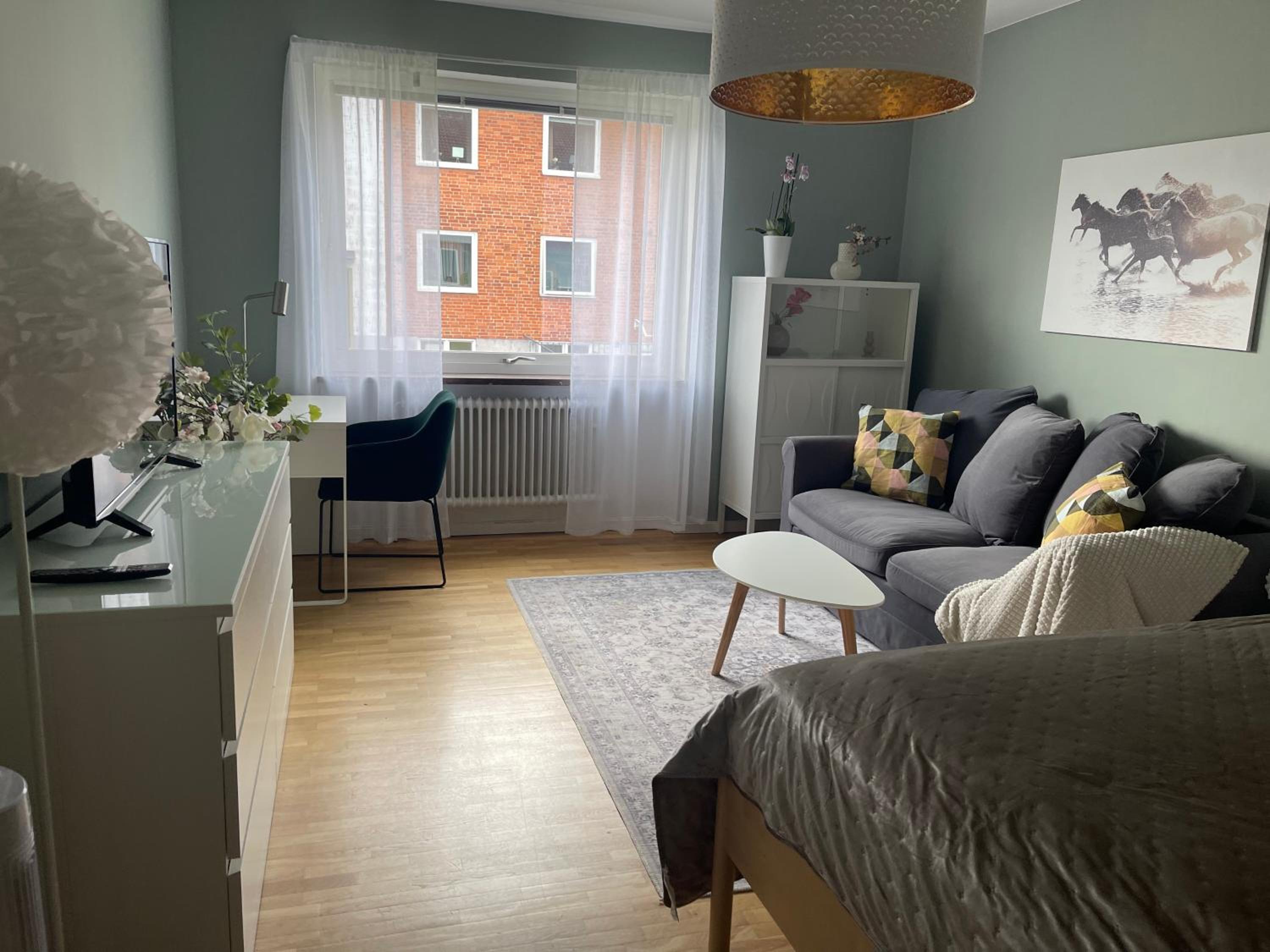 One-Bedroom Apartment photo 1