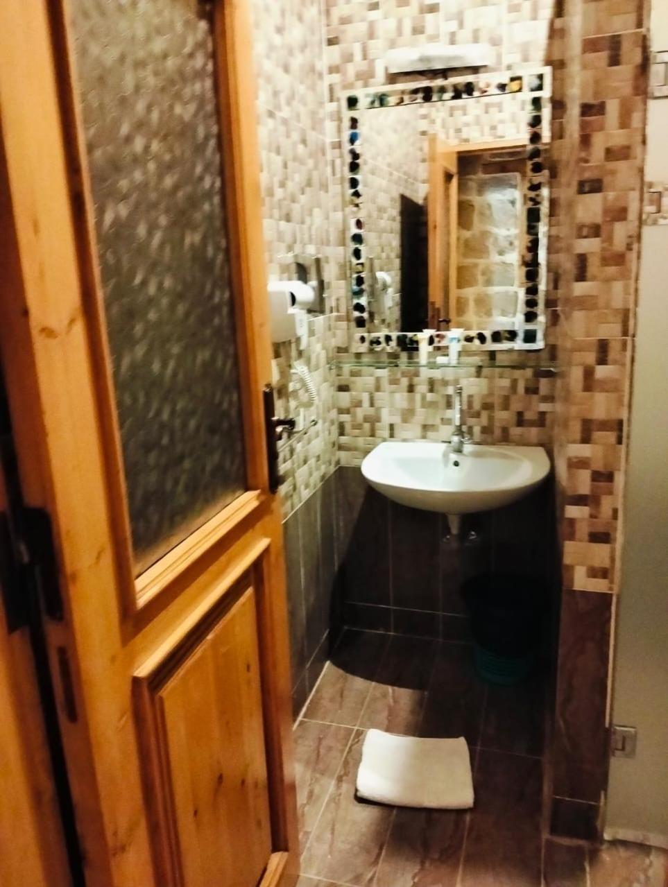 Double Room with Garden View - Photo 16