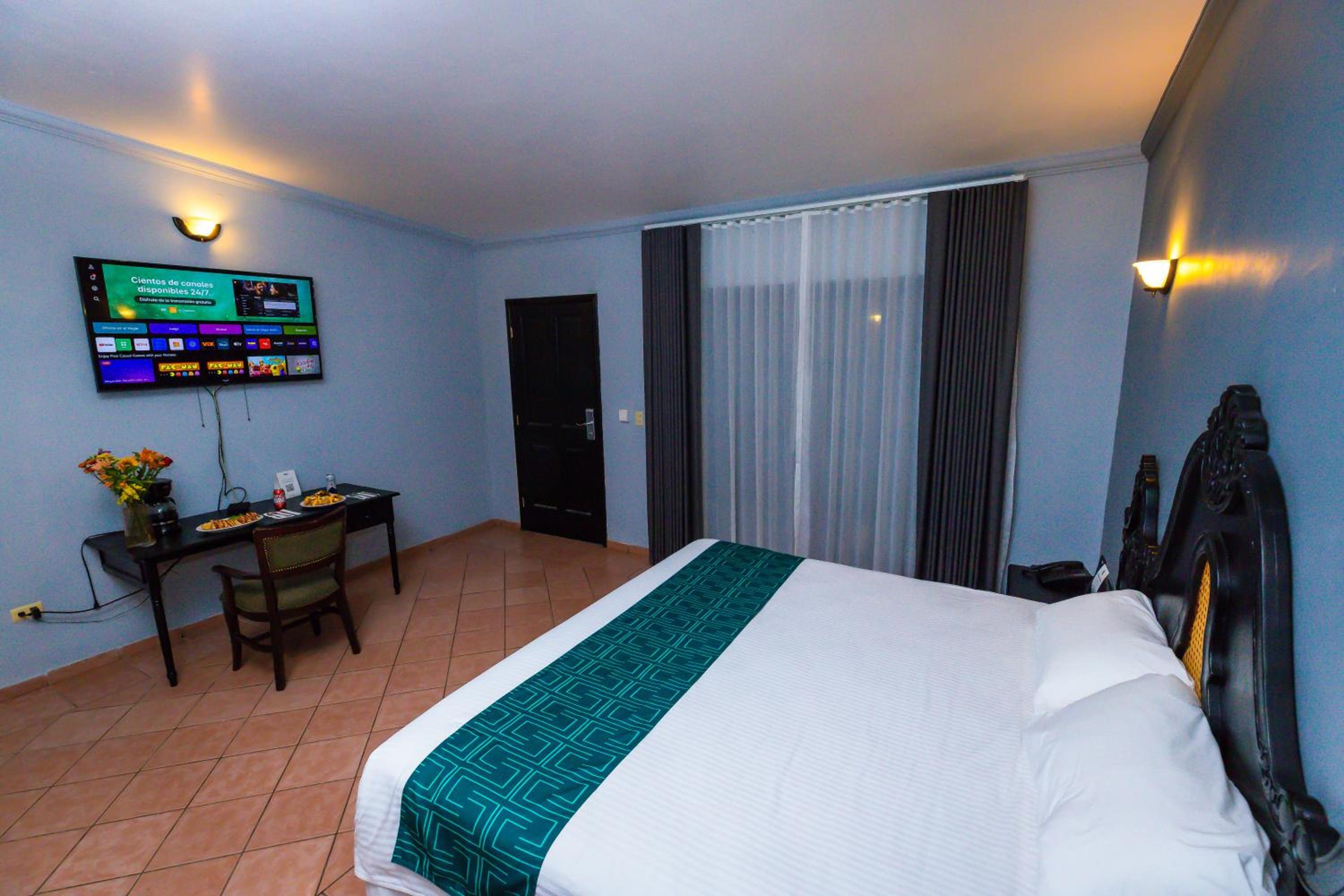 Standard King Room photo 3